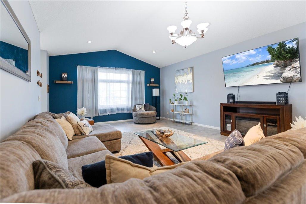 342 Roosevelt Street S