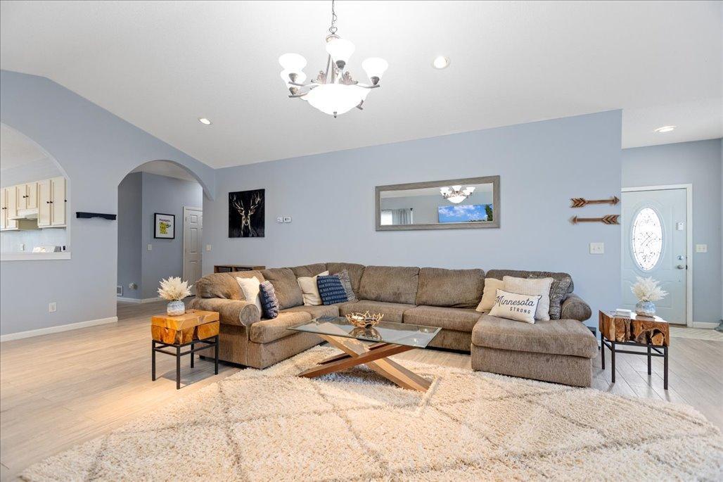 342 Roosevelt Street S