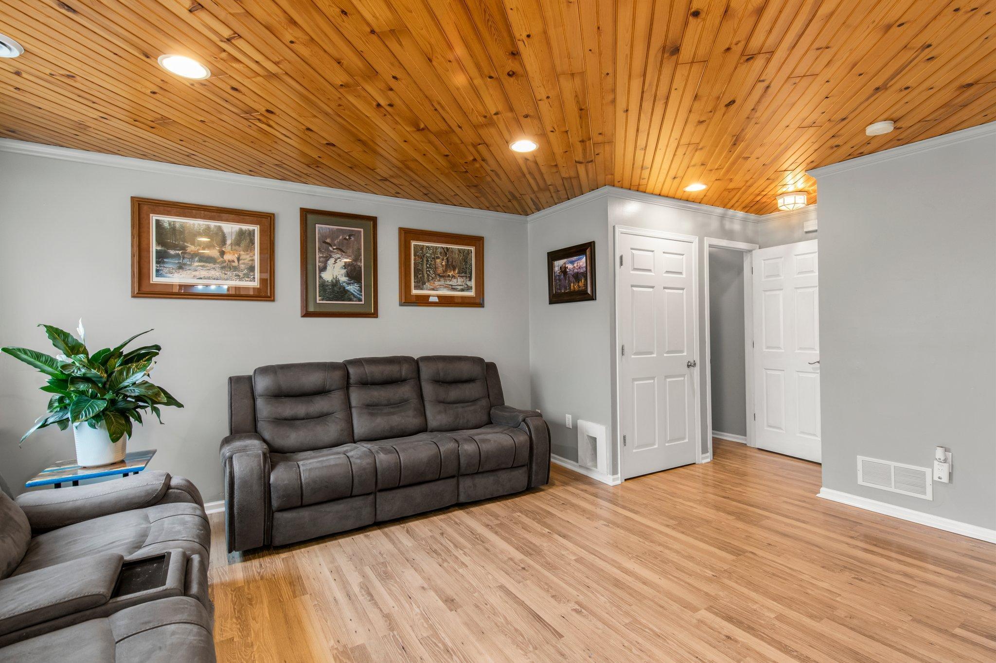 2729 319th Lane NE