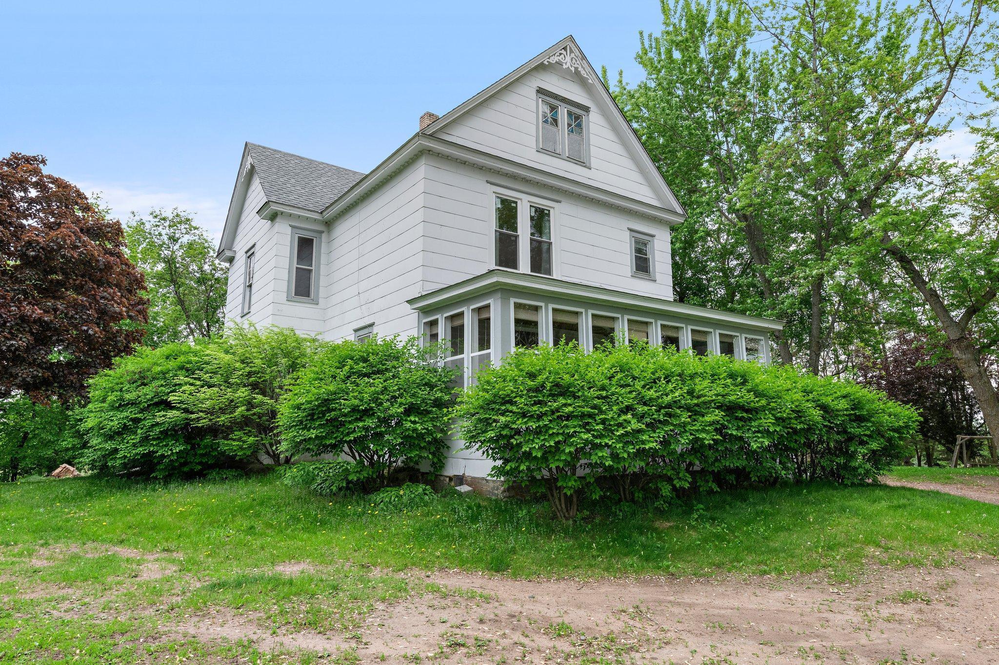 52905 Deerwood Avenue