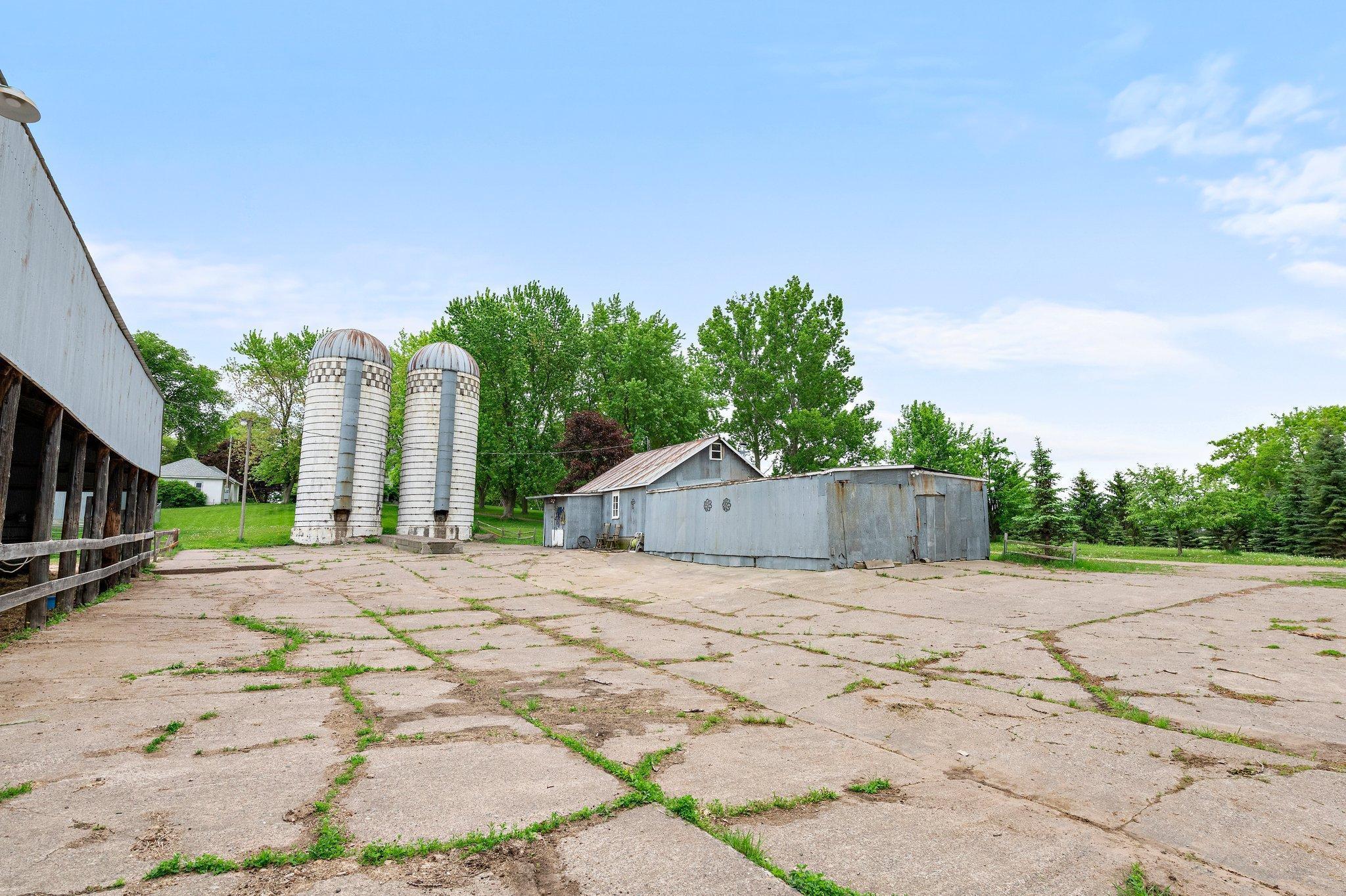 52905 Deerwood Avenue