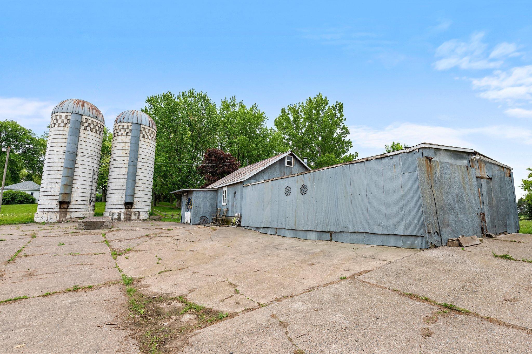 52905 Deerwood Avenue