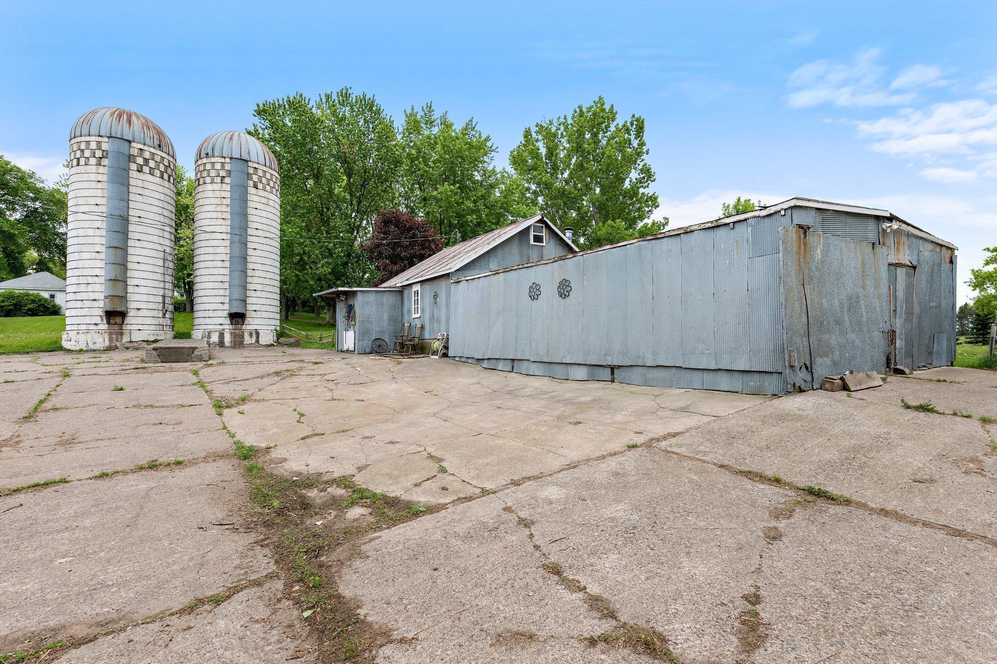 52905 Deerwood Avenue