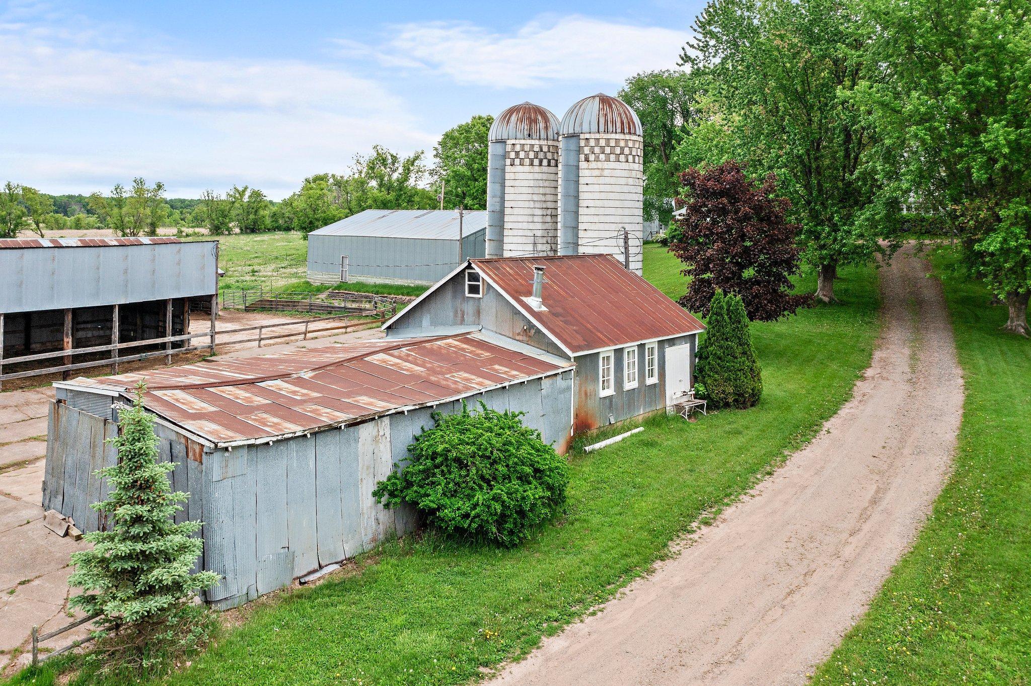 52905 Deerwood Avenue