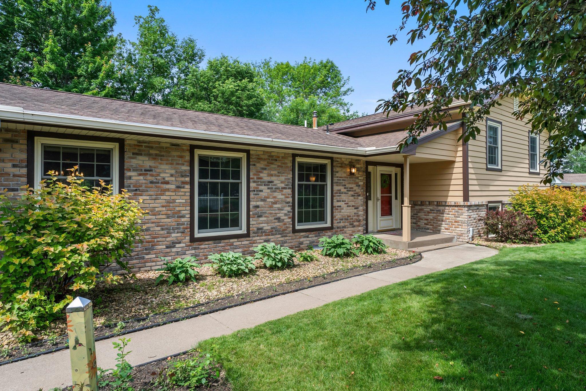 331 Sunset Lane N