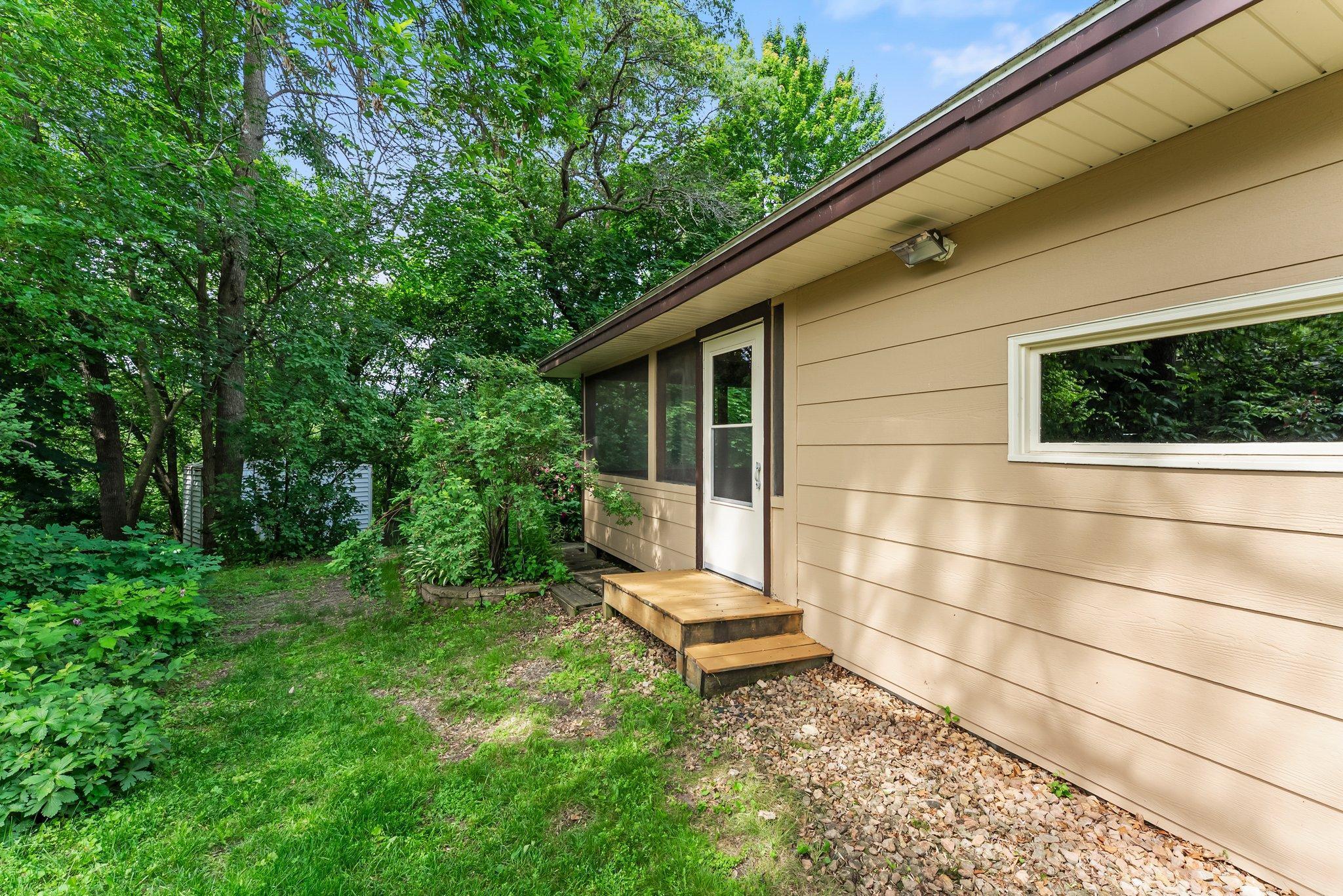 331 Sunset Lane N