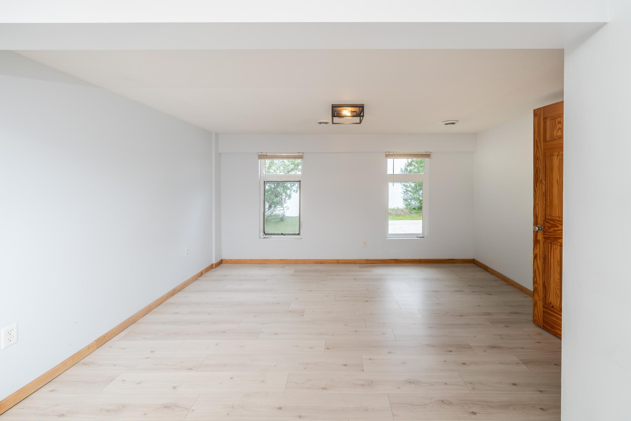 31512 London Drive NE