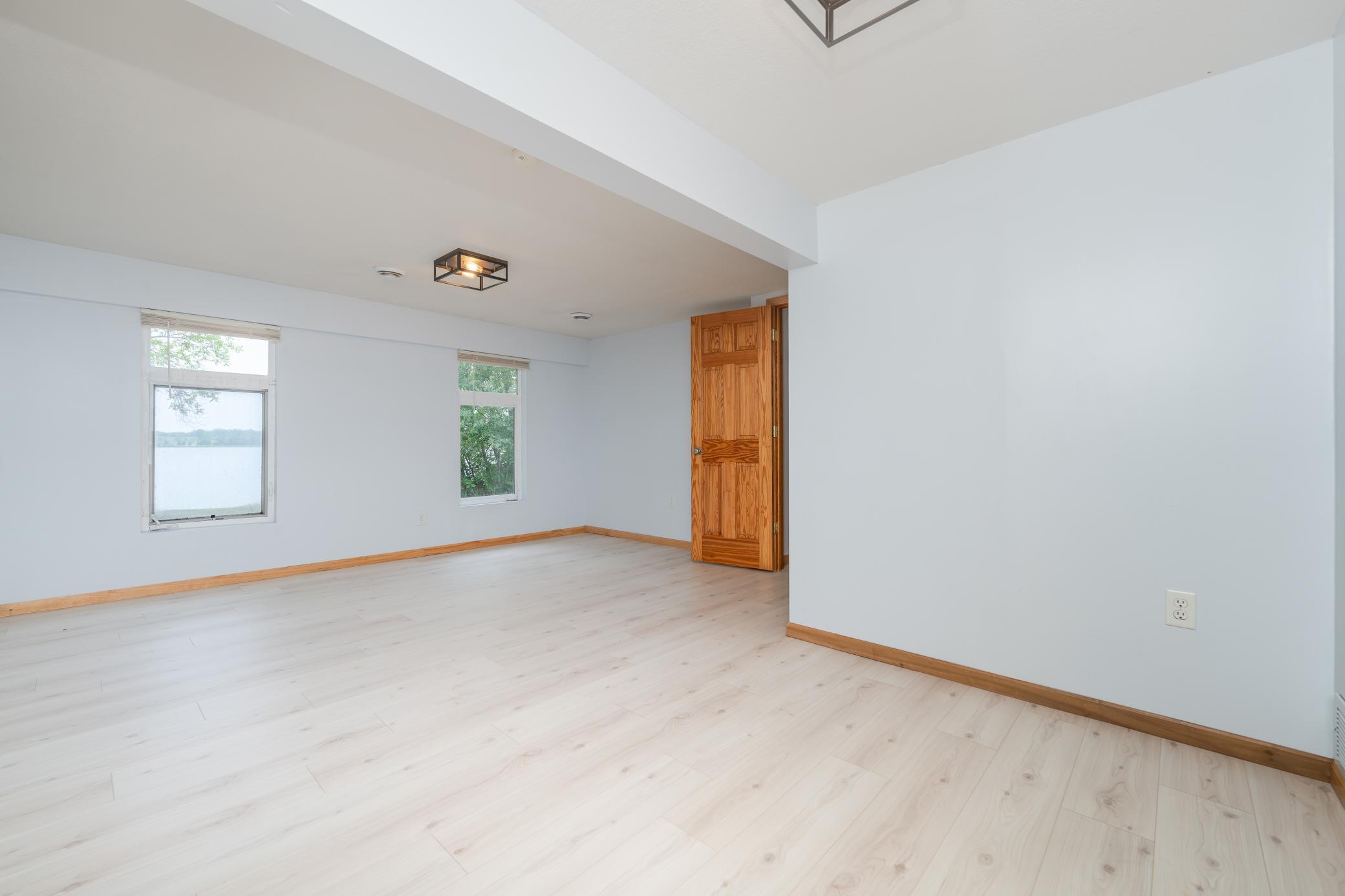 31512 London Drive NE