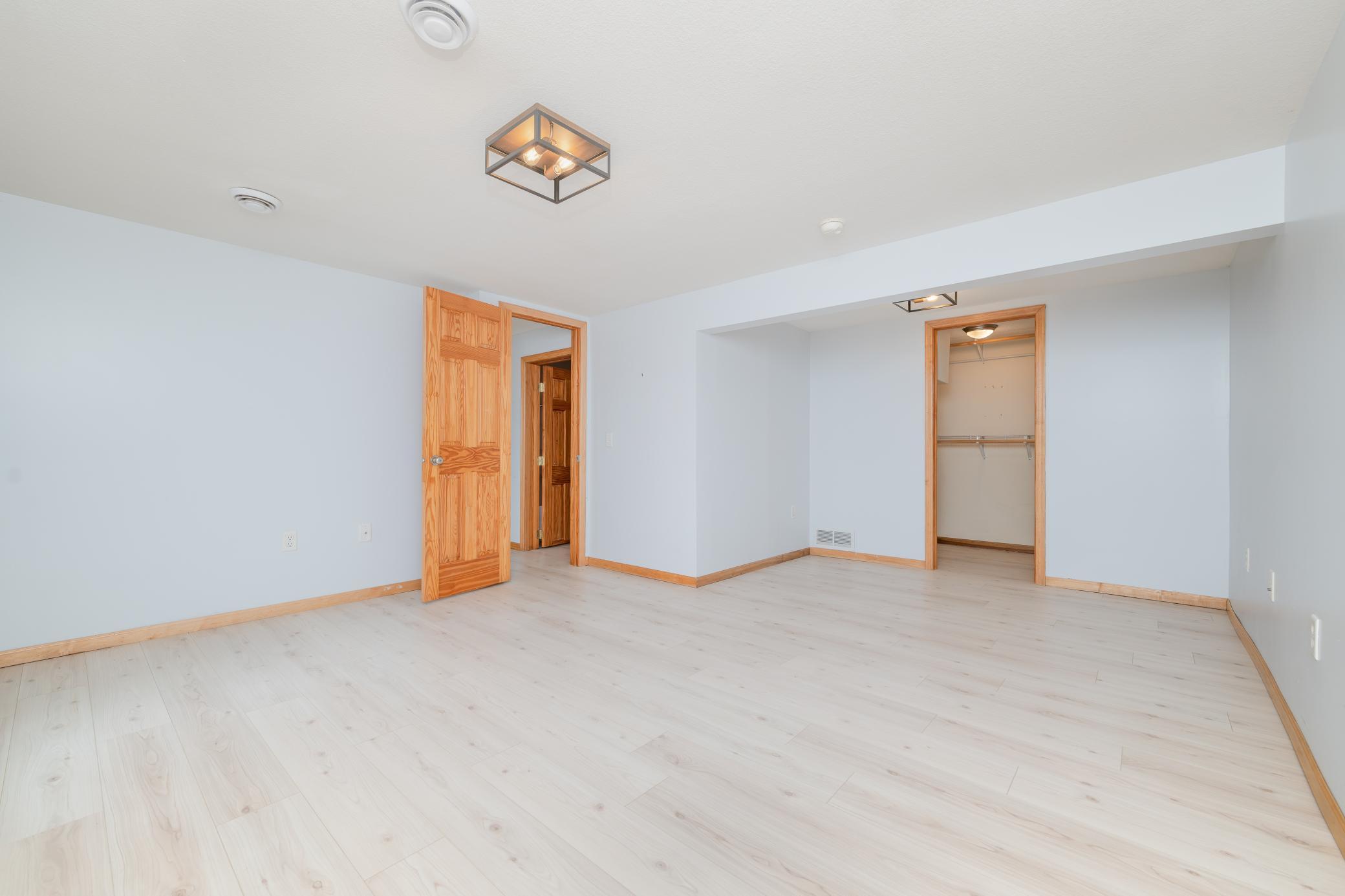 31512 London Drive NE