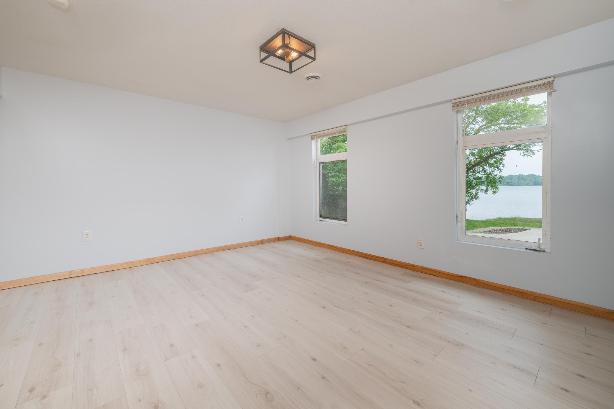 31512 London Drive NE