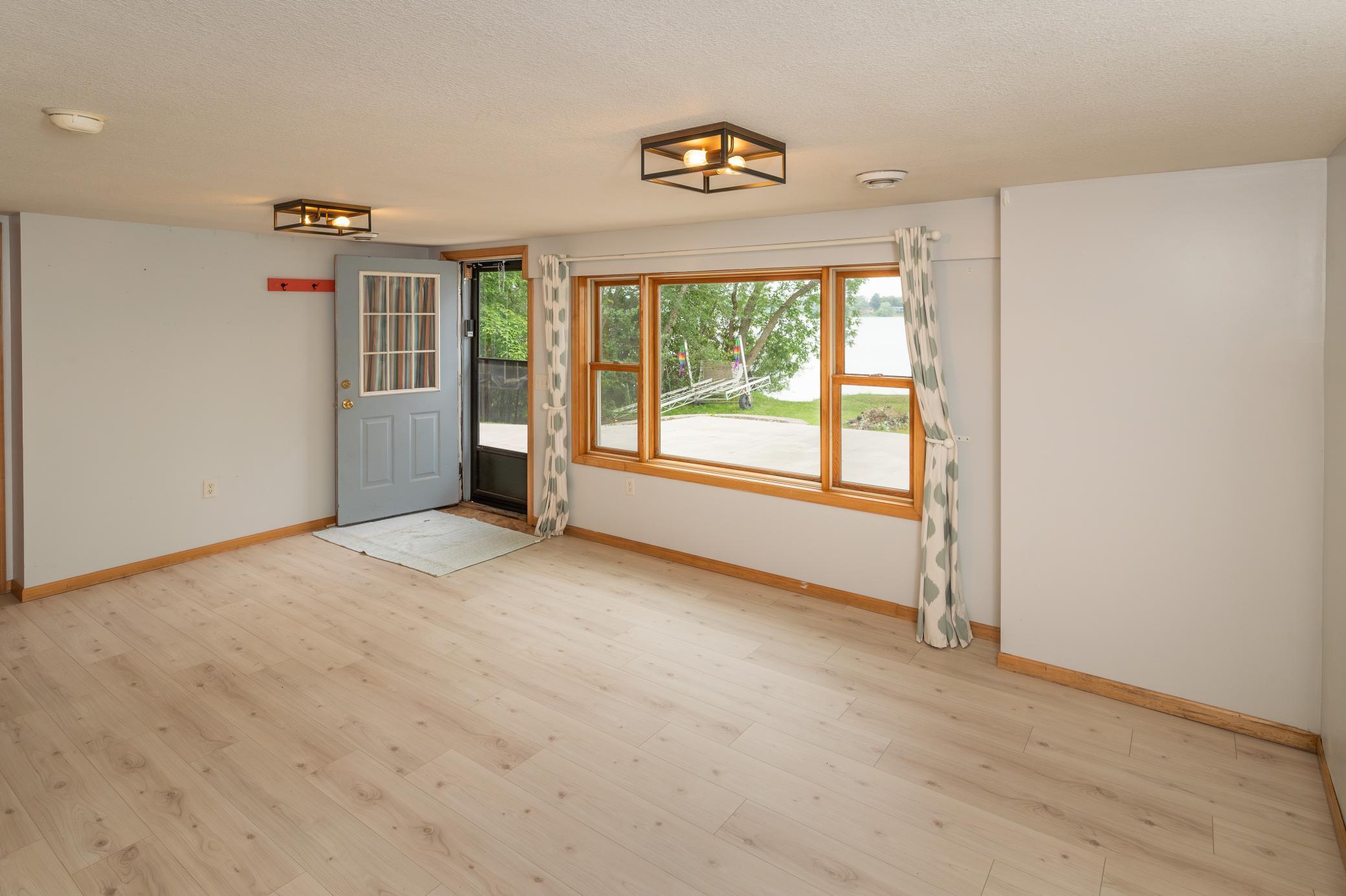 31512 London Drive NE