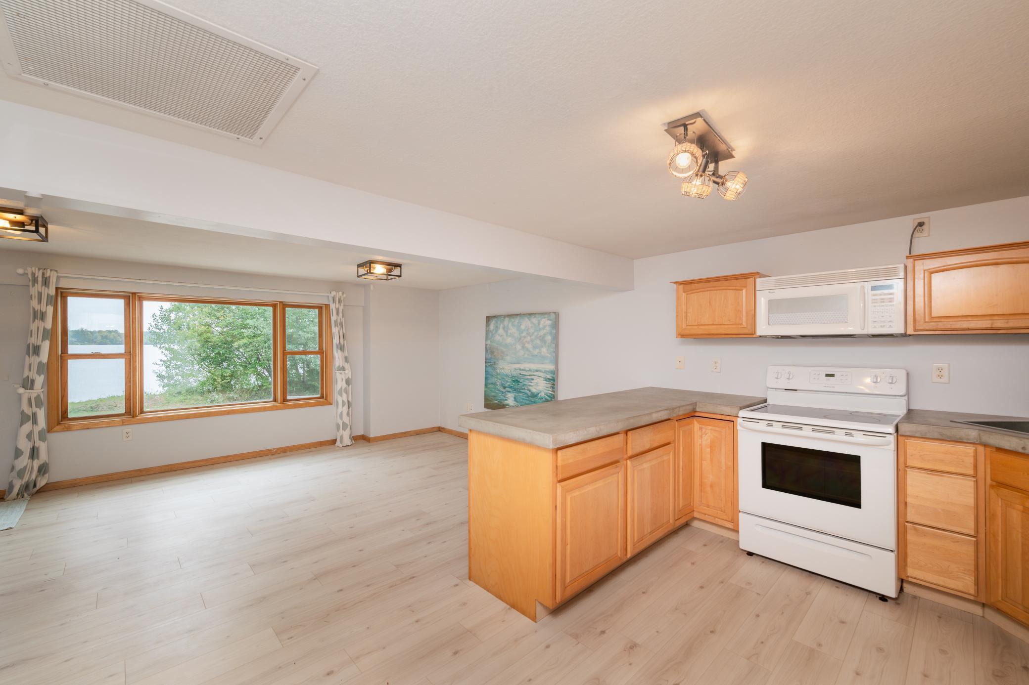 31512 London Drive NE