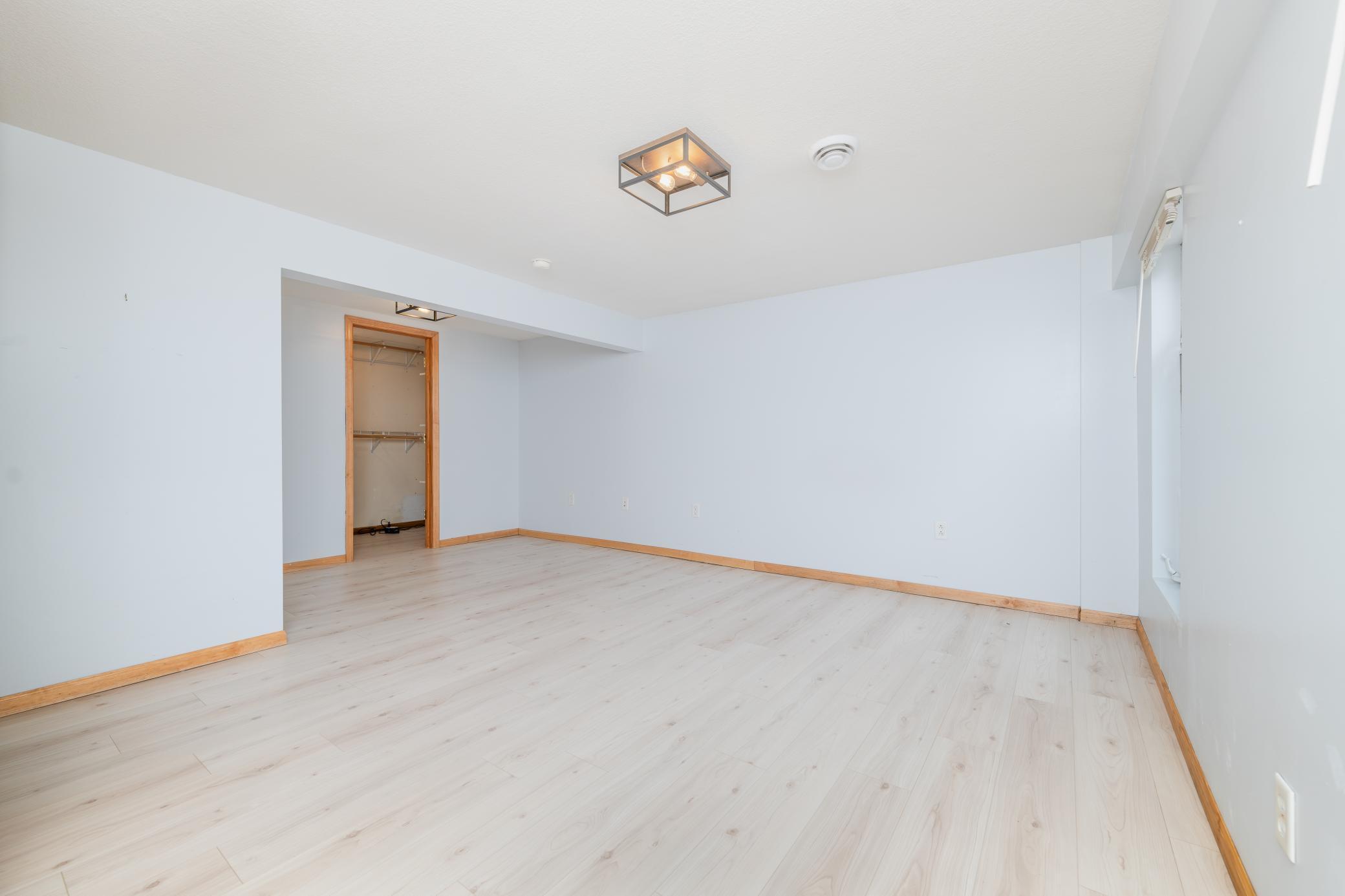 31512 London Drive NE