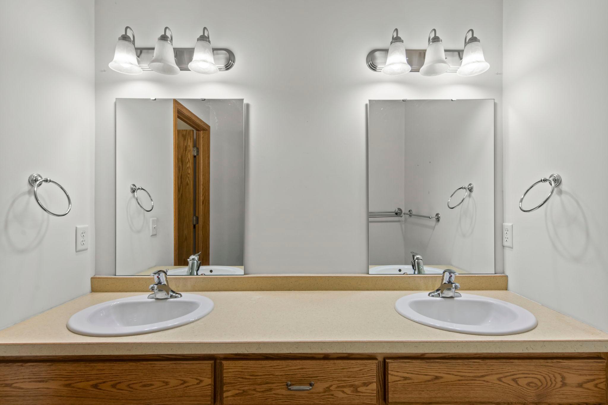 301 Roosevelt Street S Unit: G