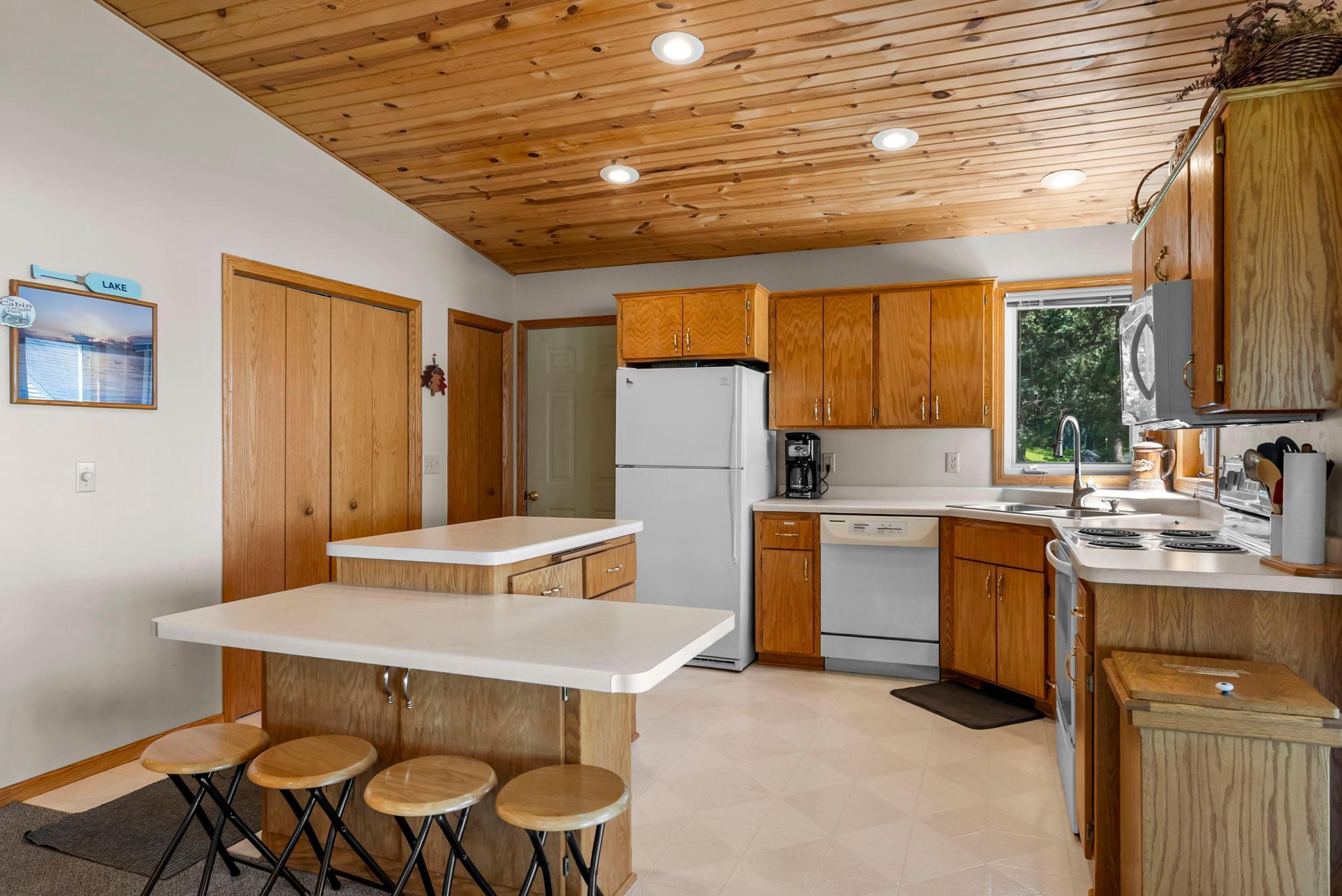 33559 Rhinestone Street NW