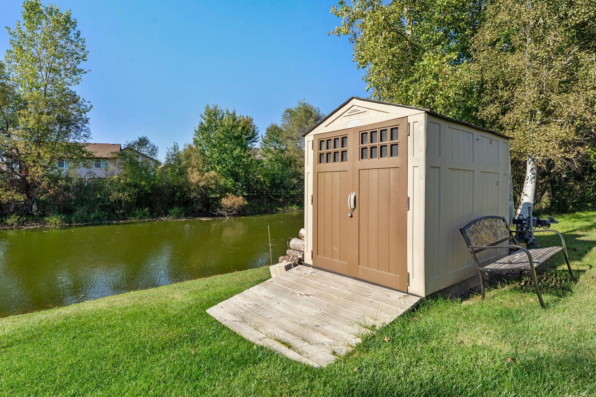 676 Elins Lake Road SE