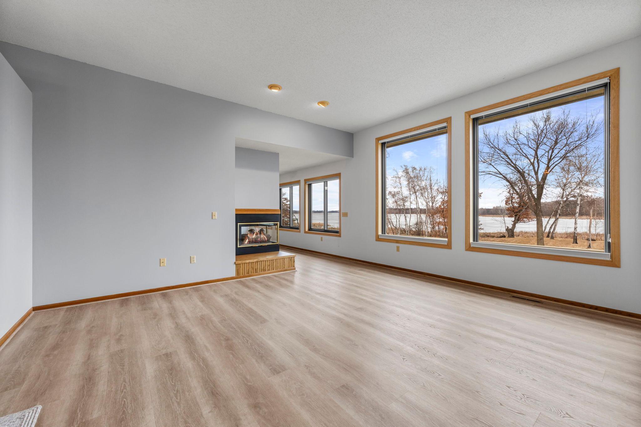 31883 Lakeway Drive NE