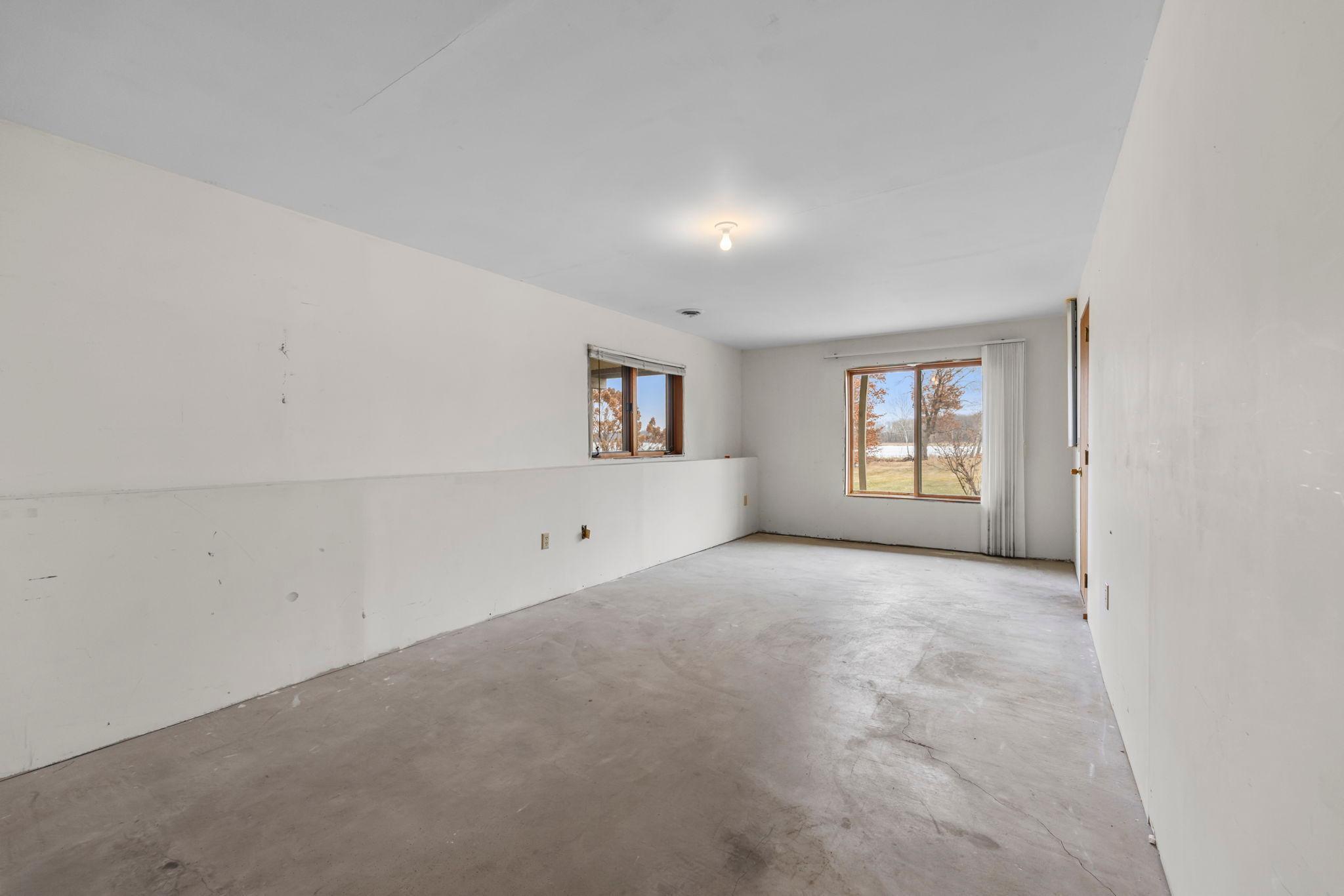 31883 Lakeway Drive NE