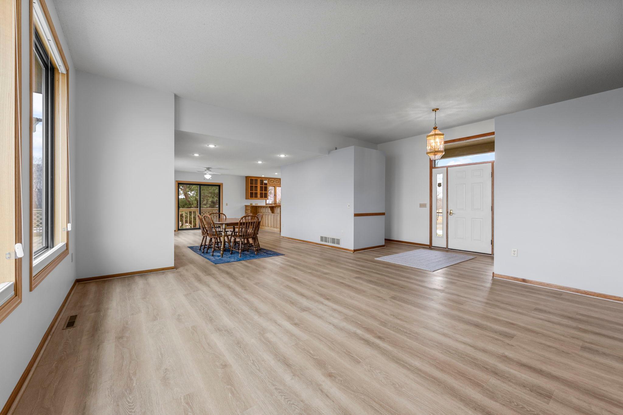 31883 Lakeway Drive NE