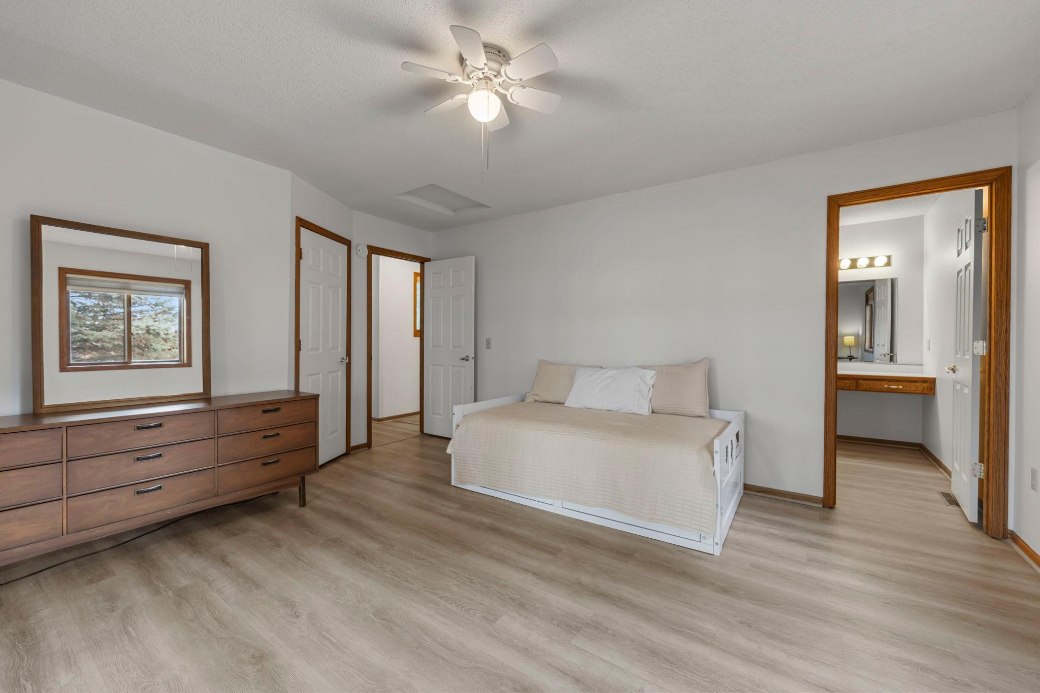 31883 Lakeway Drive NE