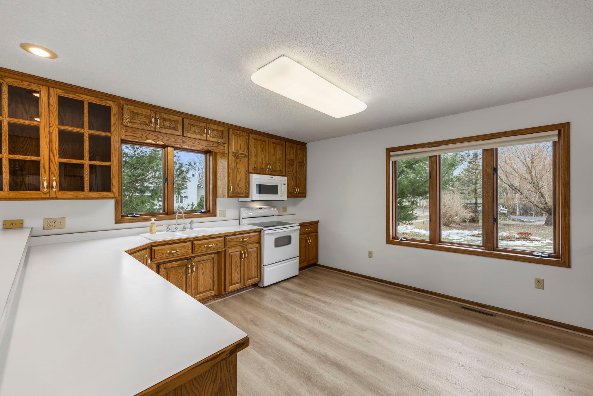 31883 Lakeway Drive NE