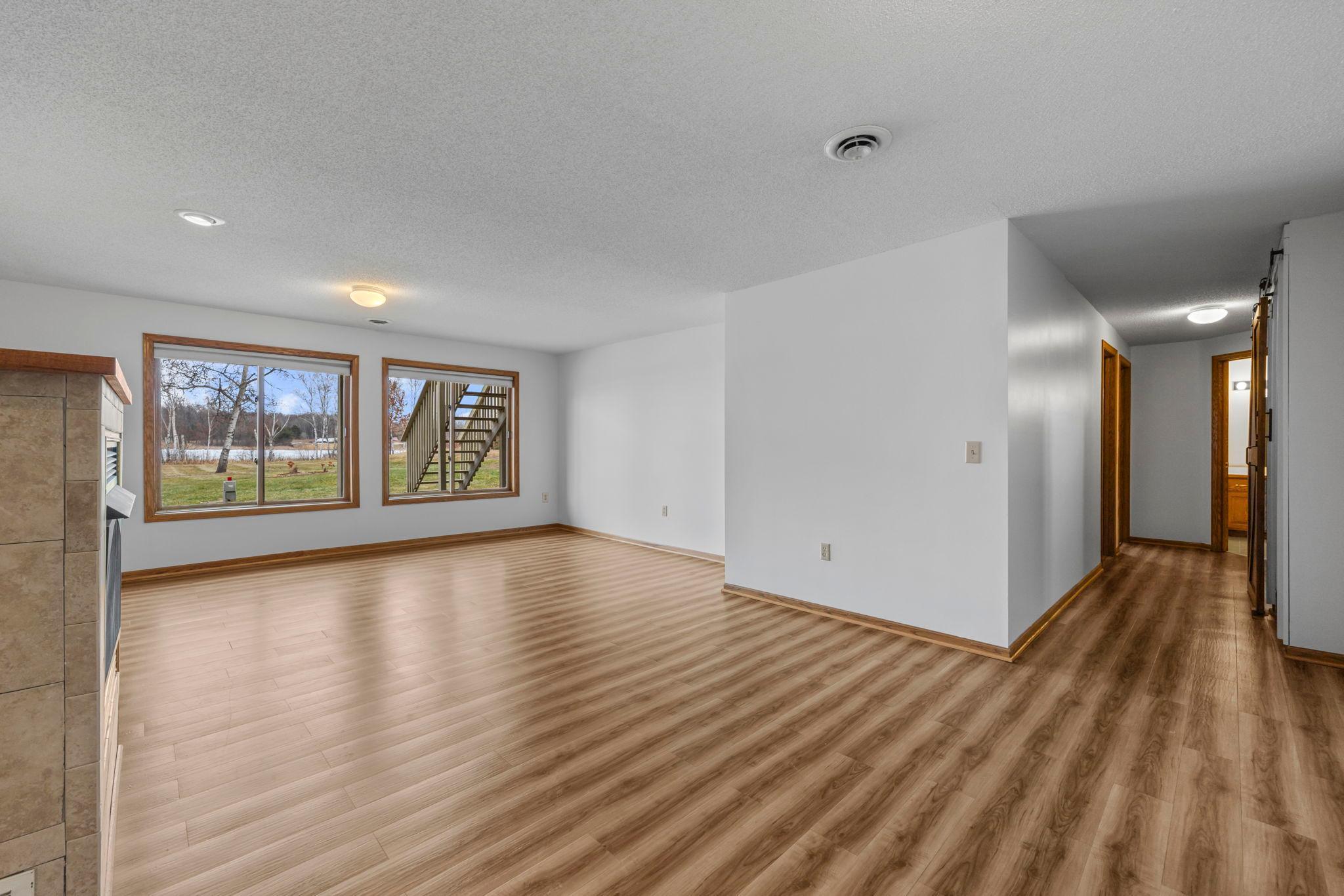 31883 Lakeway Drive NE