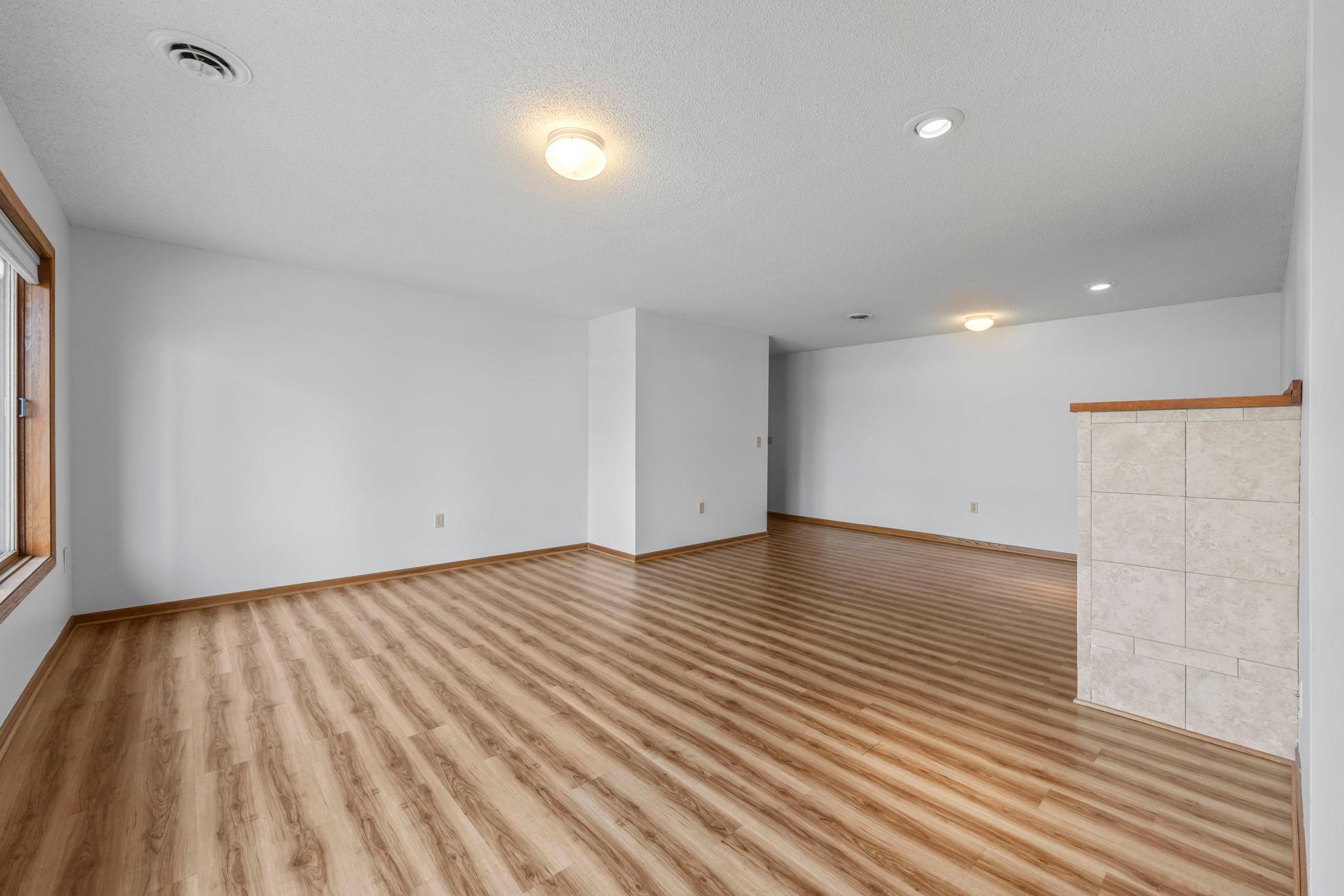 31883 Lakeway Drive NE