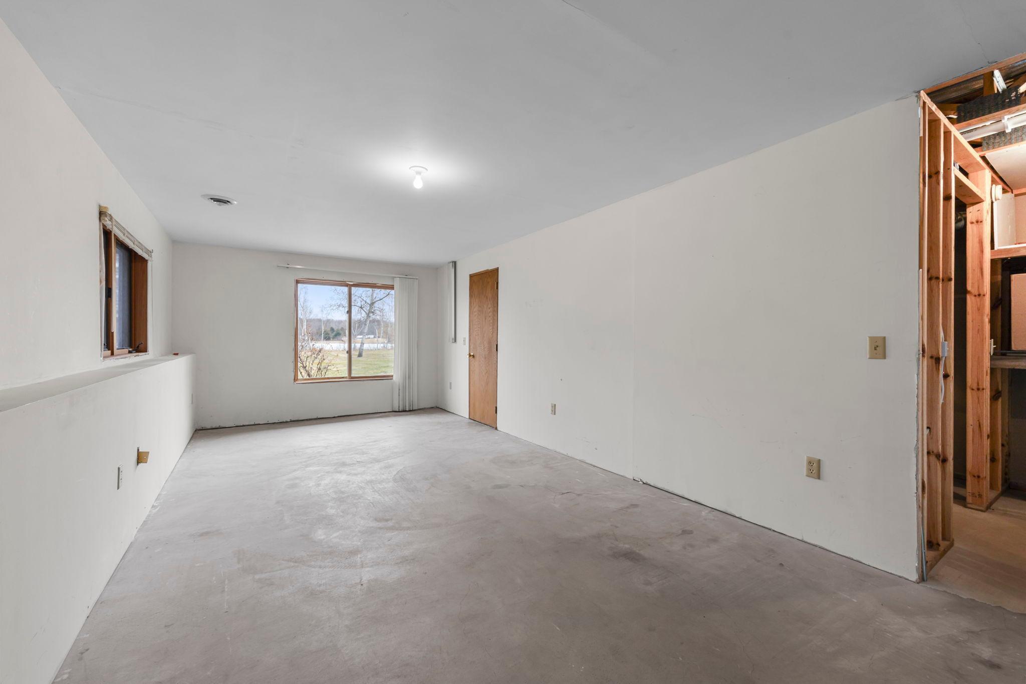 31883 Lakeway Drive NE