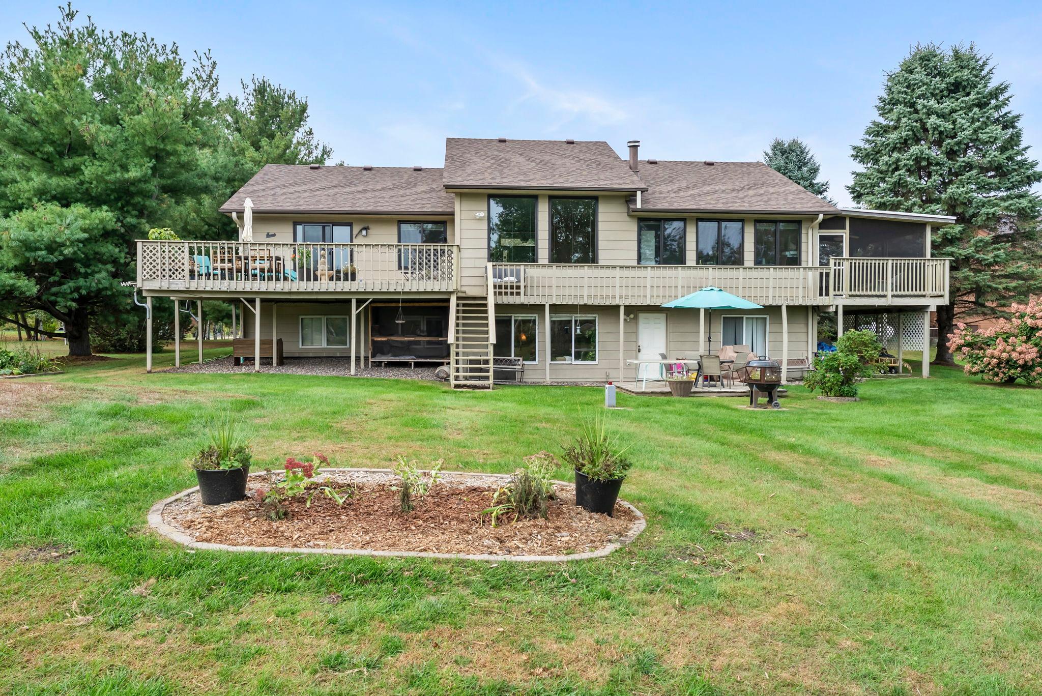 31883 Lakeway Drive NE