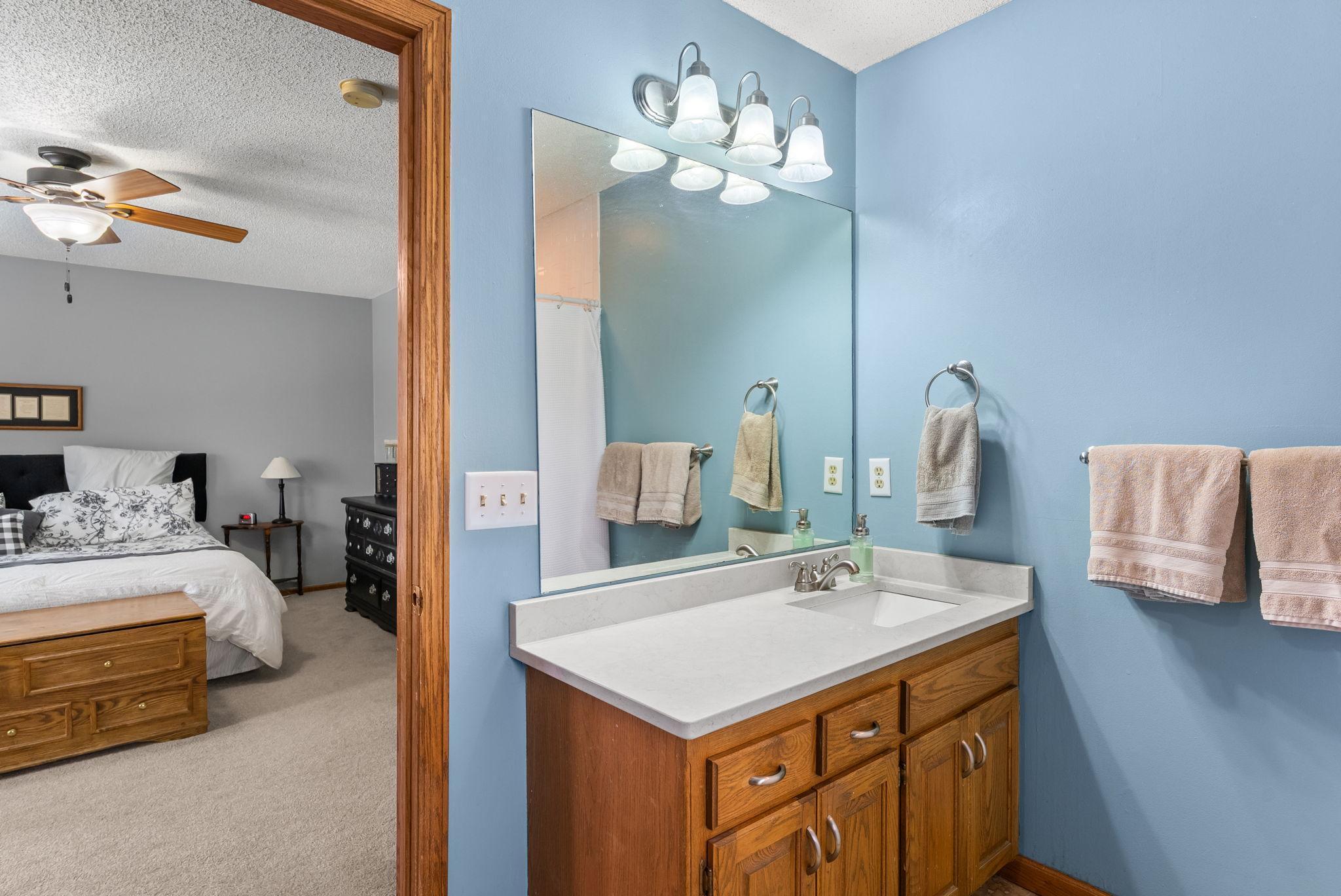 33584 Washington Street NE