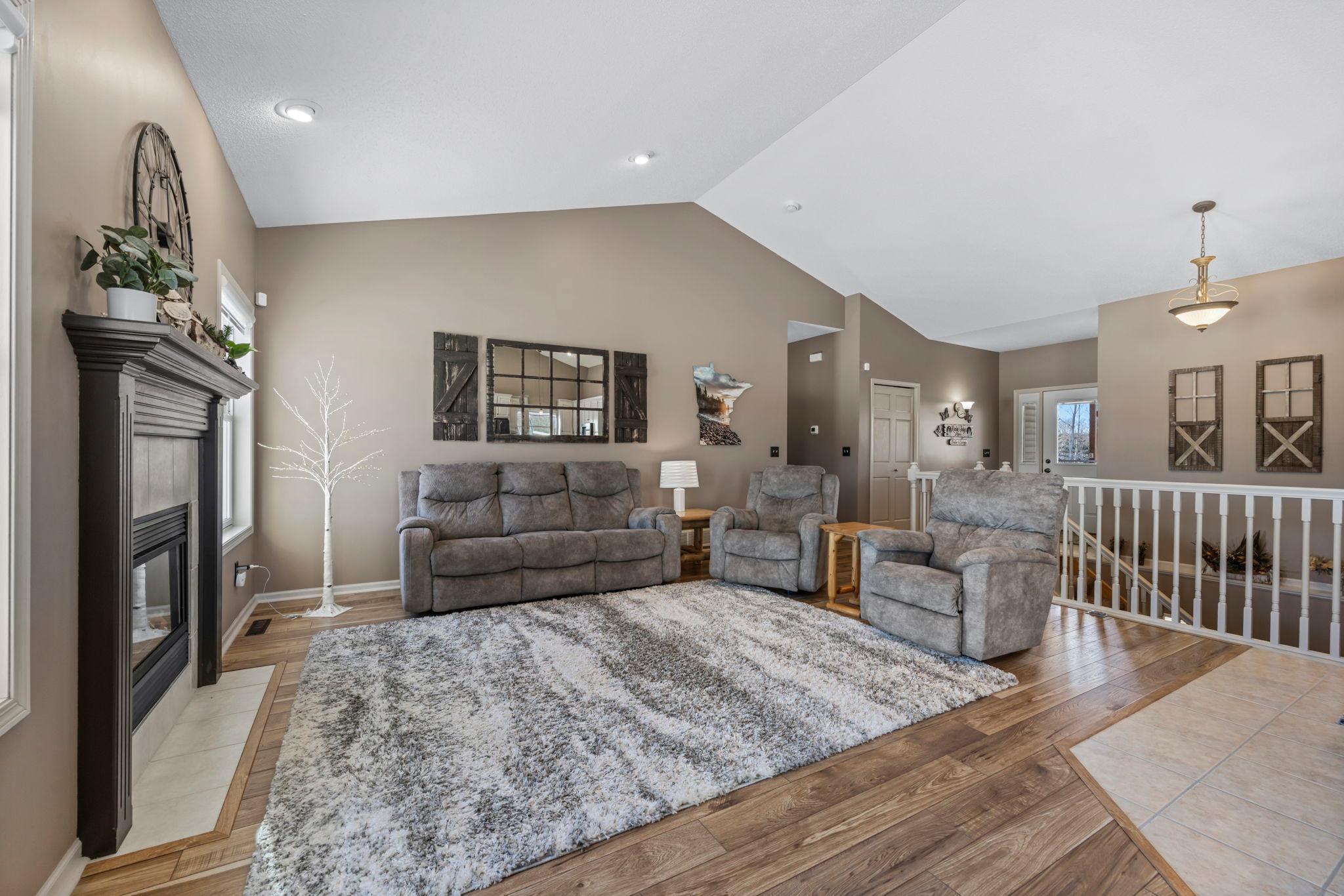 35219 Isetta Trail NE