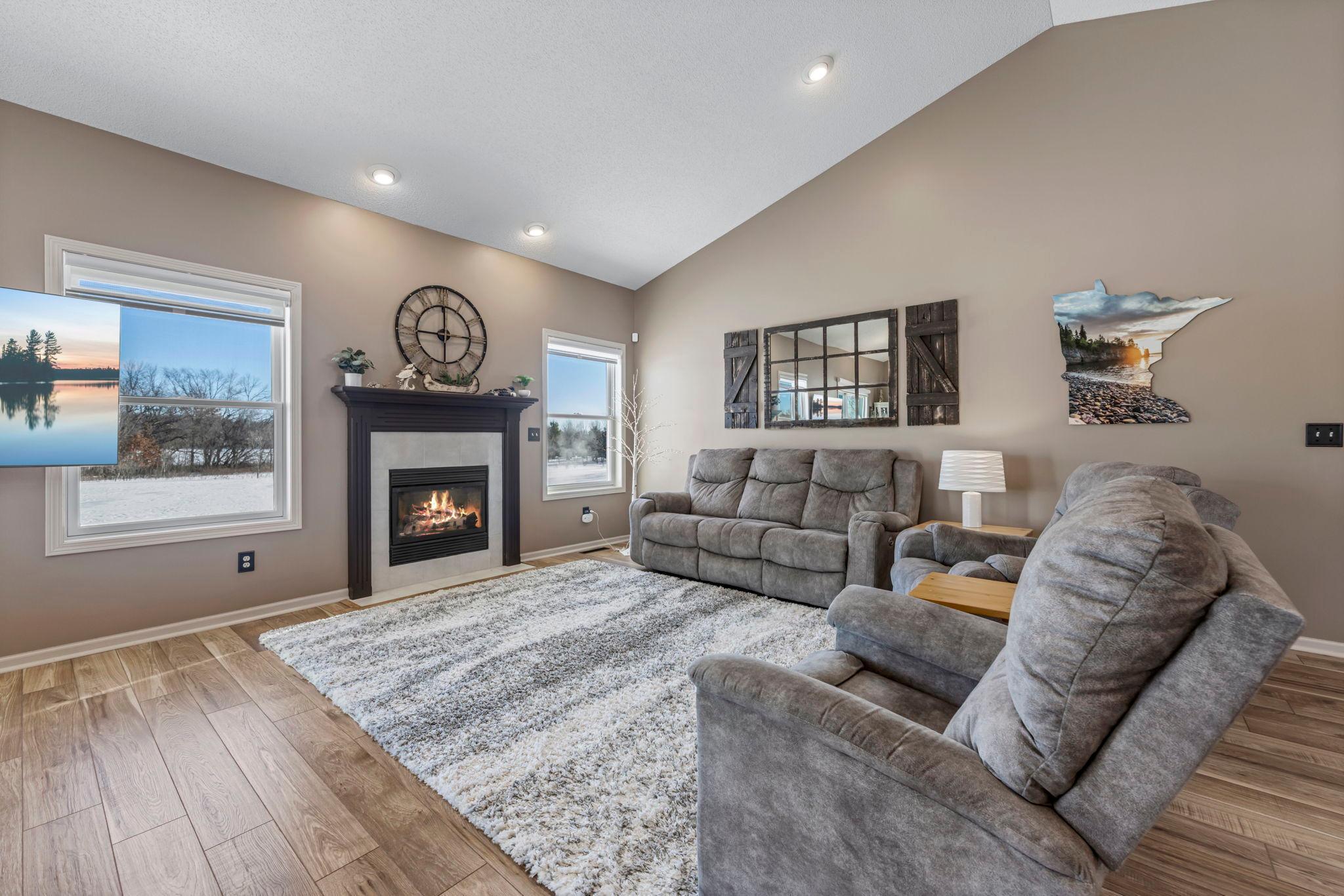 35219 Isetta Trail NE