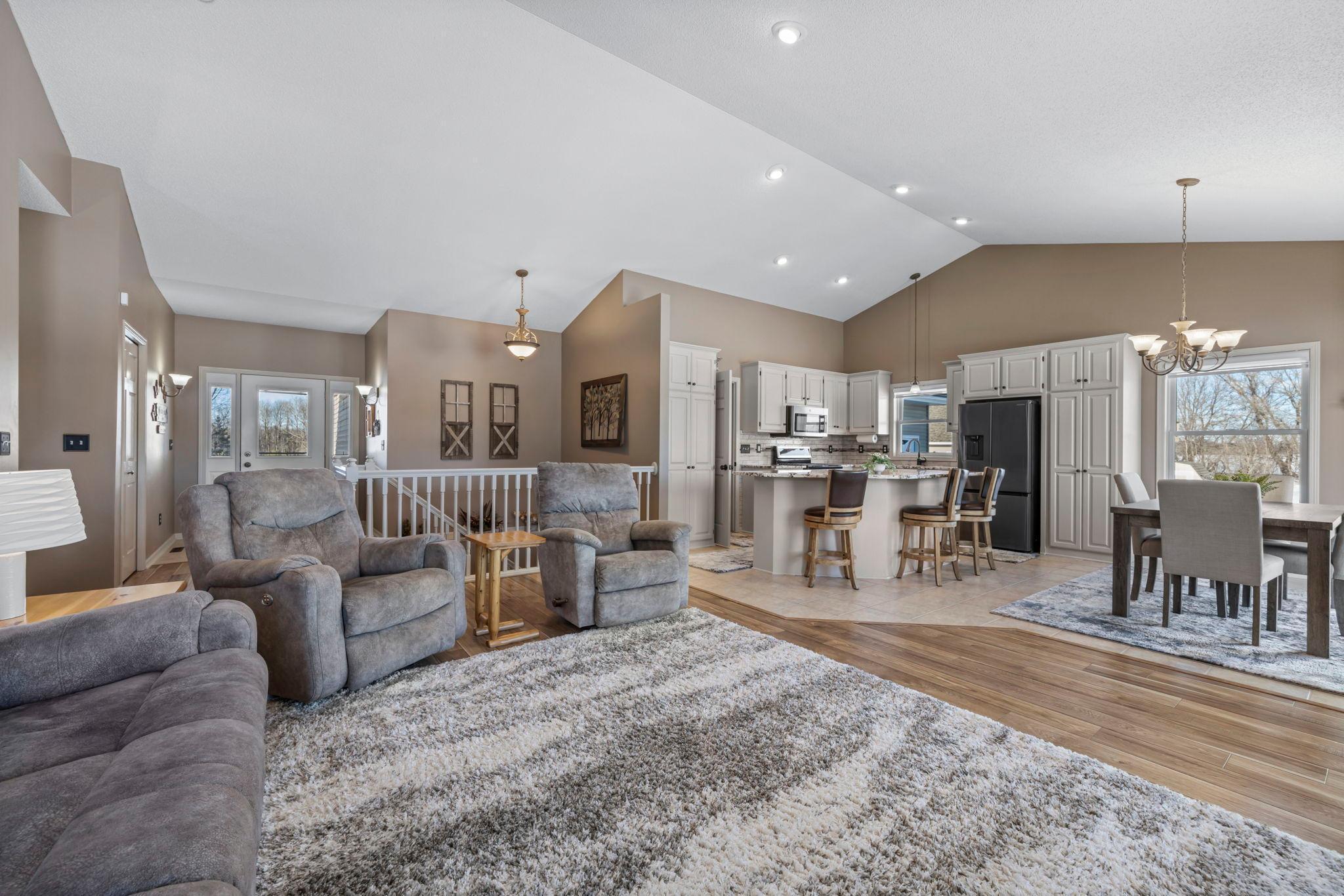 35219 Isetta Trail NE