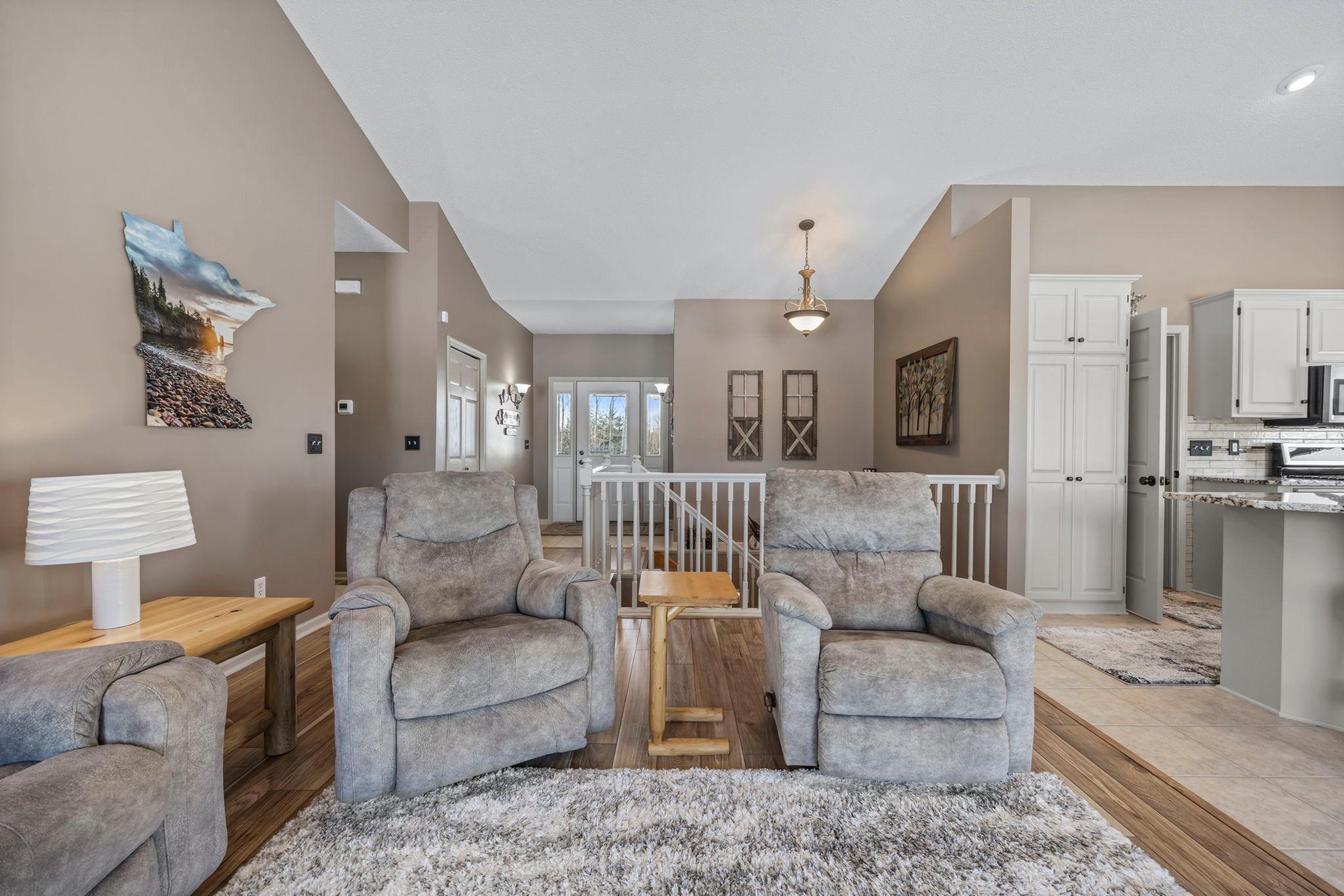 35219 Isetta Trail NE