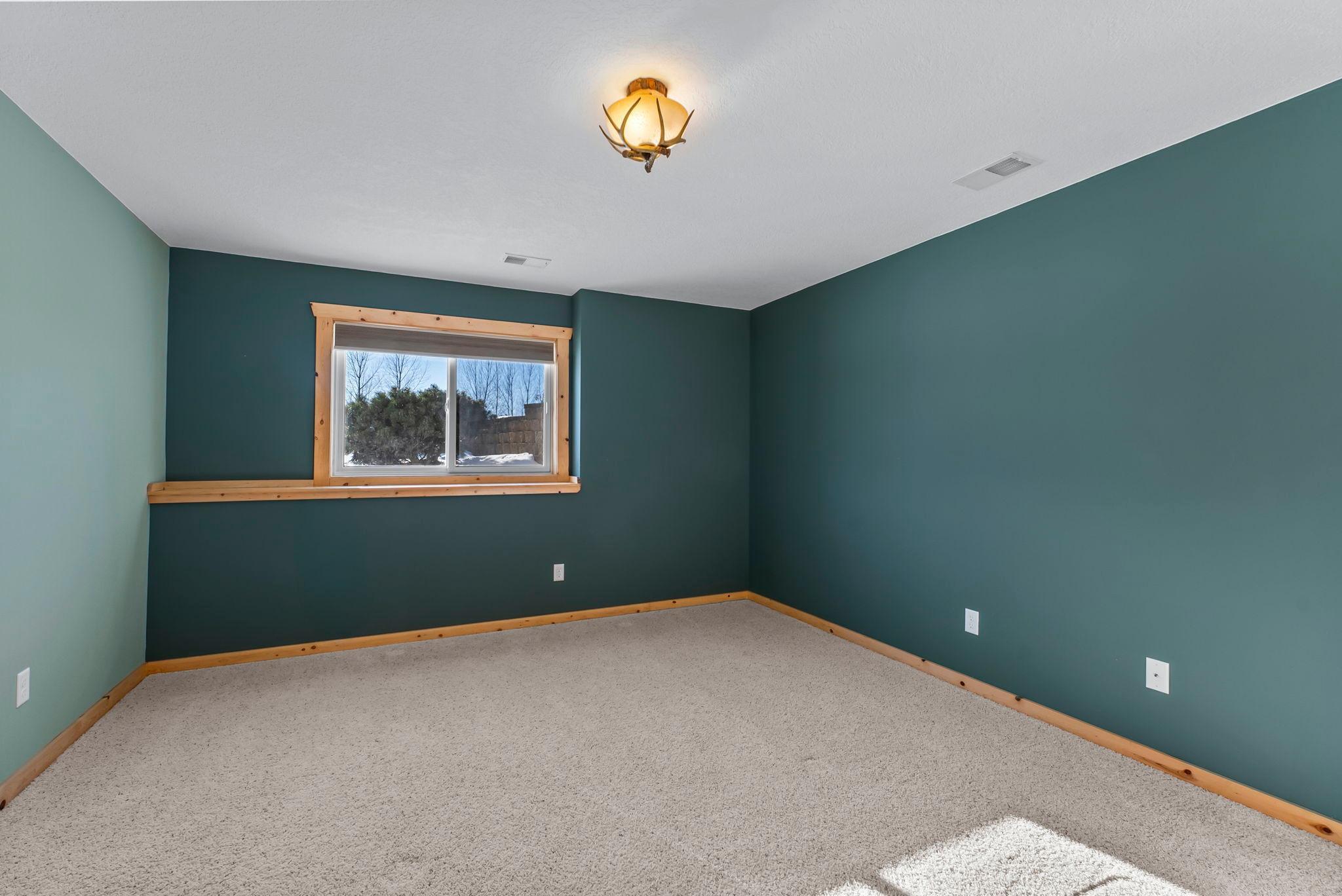 35219 Isetta Trail NE