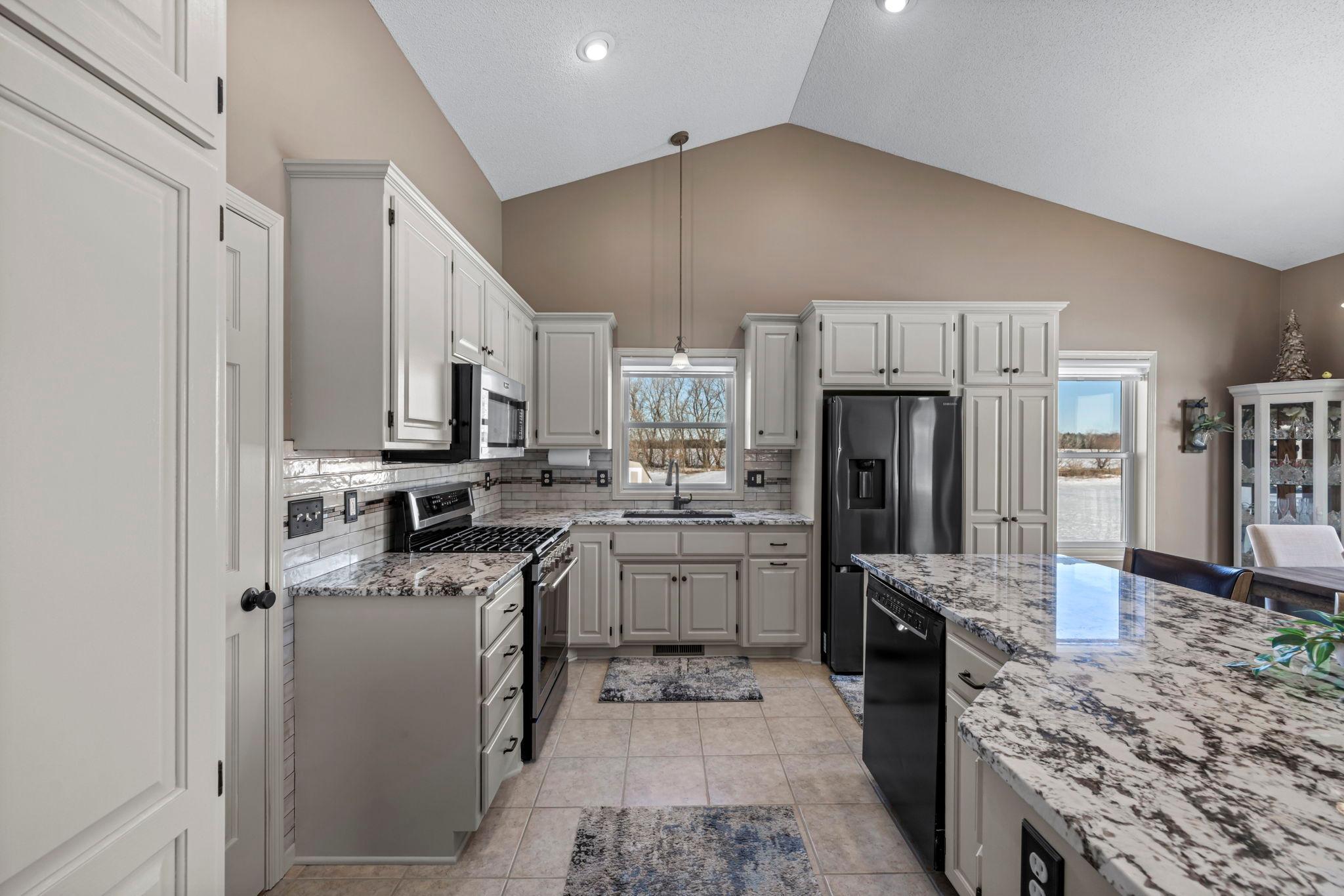 35219 Isetta Trail NE