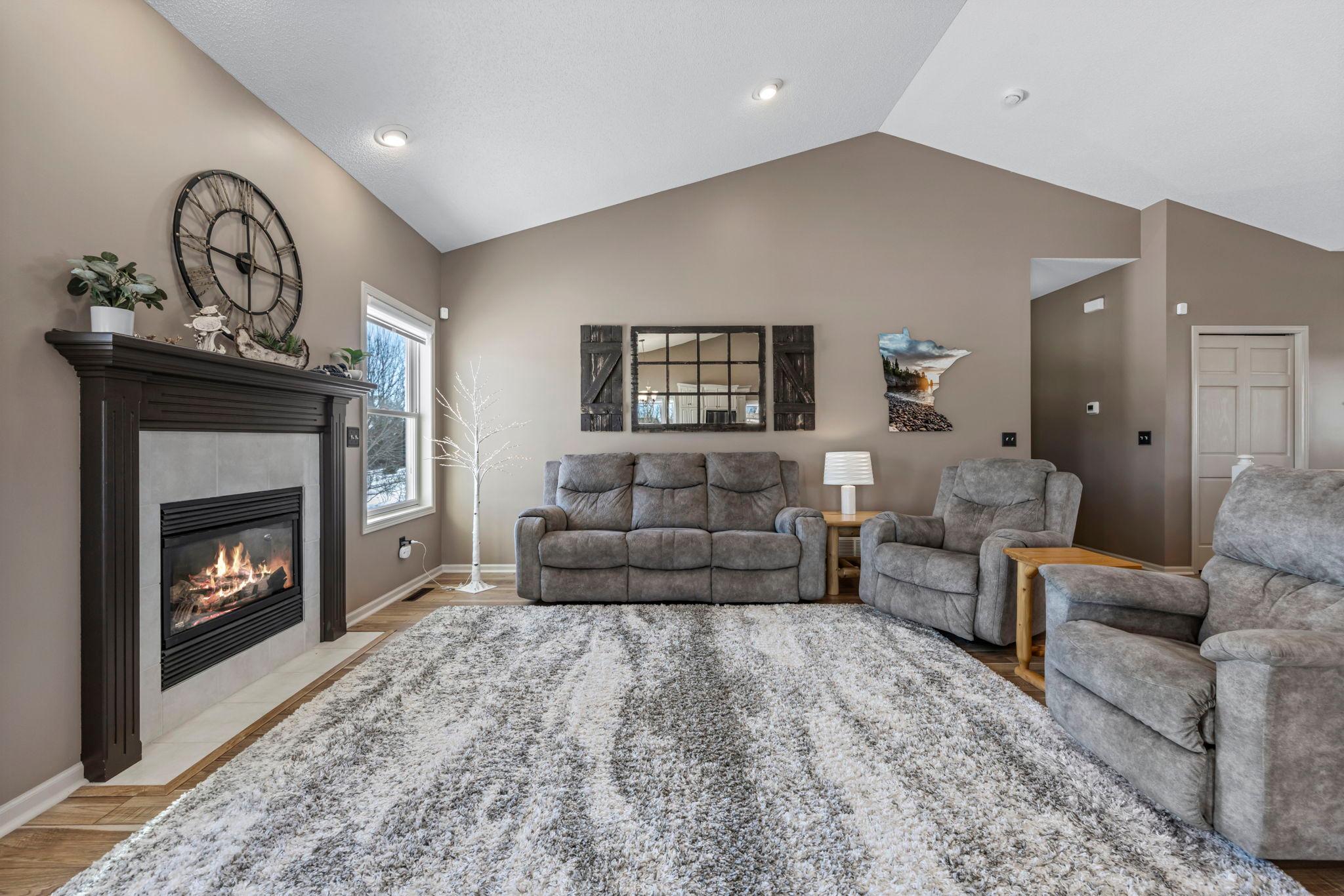 35219 Isetta Trail NE