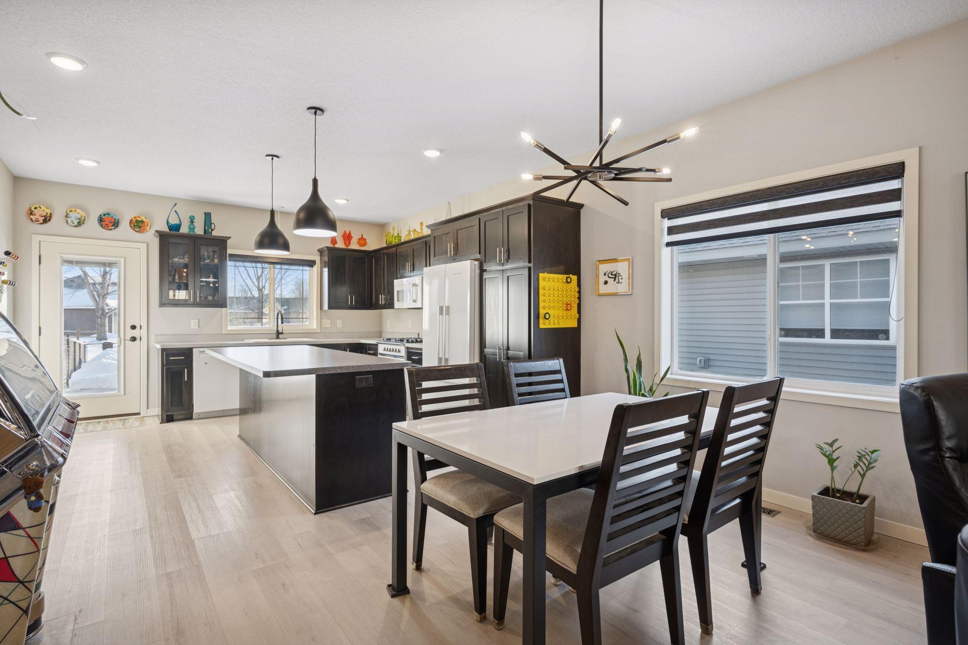 706 Roosevelt Street S