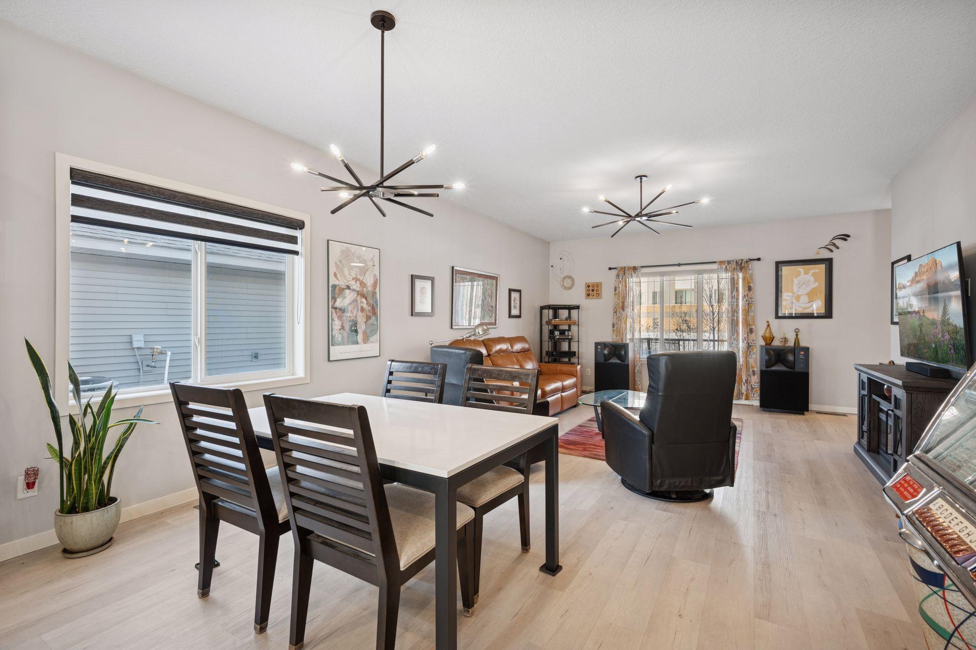 706 Roosevelt Street S