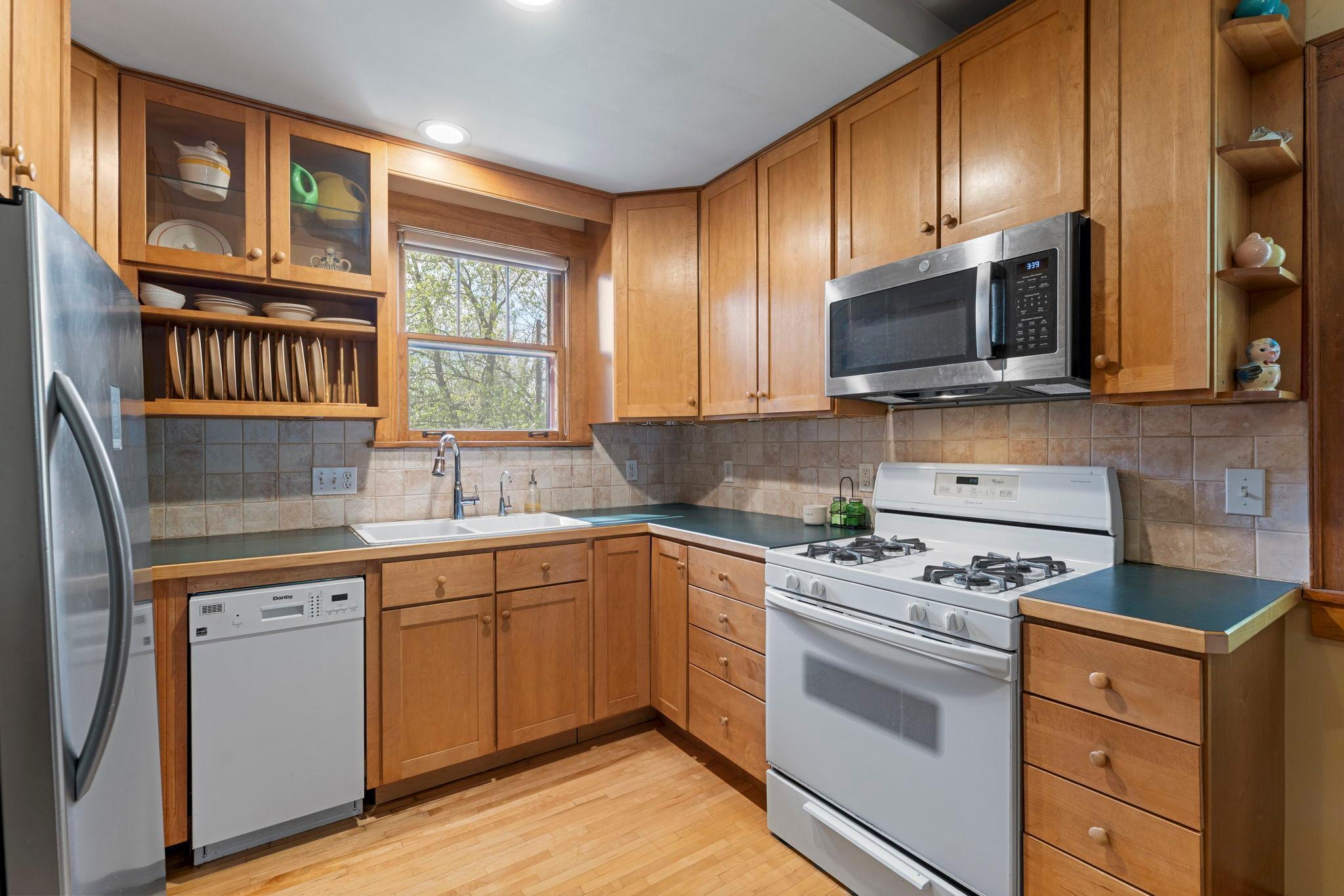 847 Ashland Street S