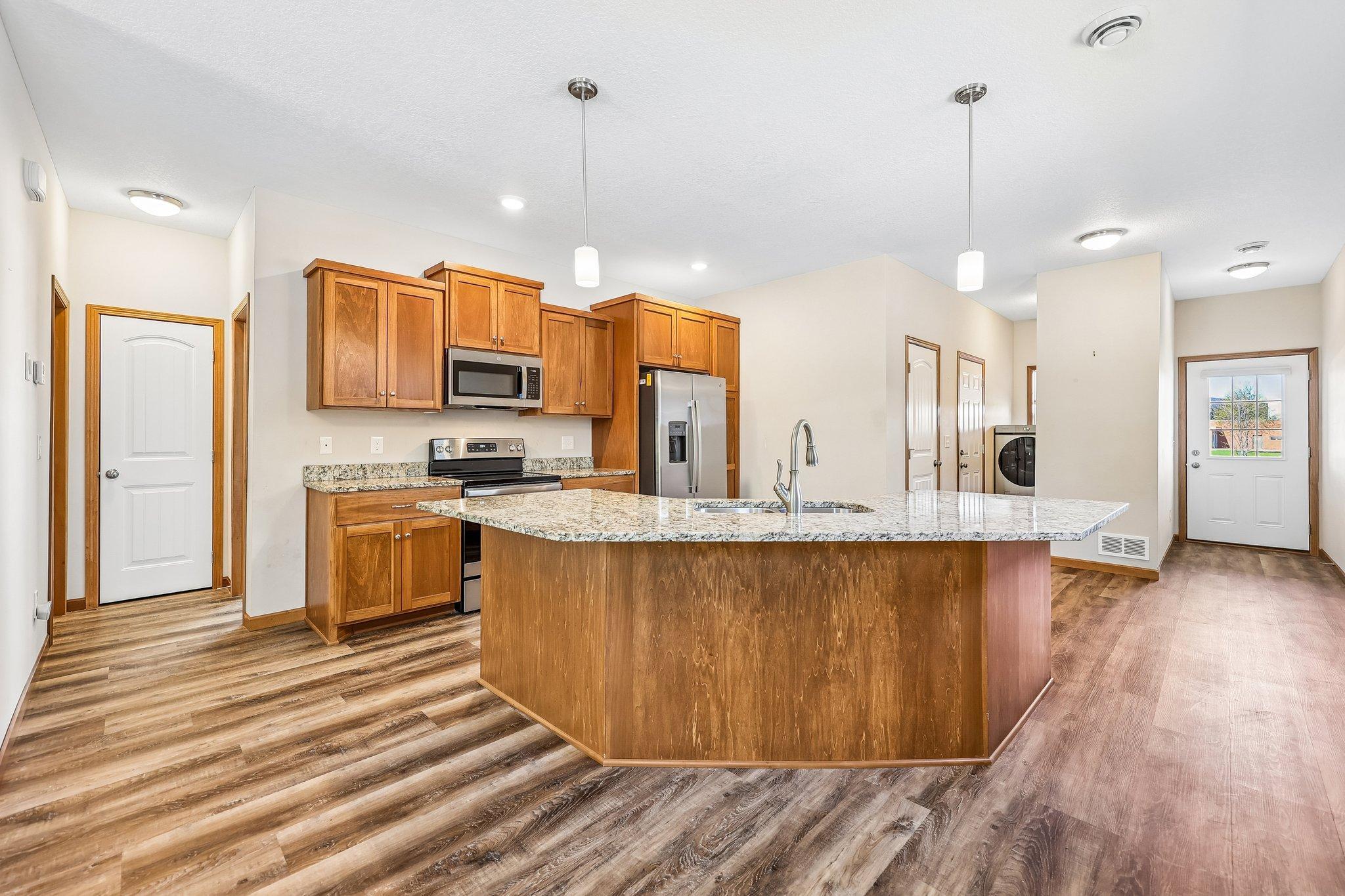 126 9th Avenue NE