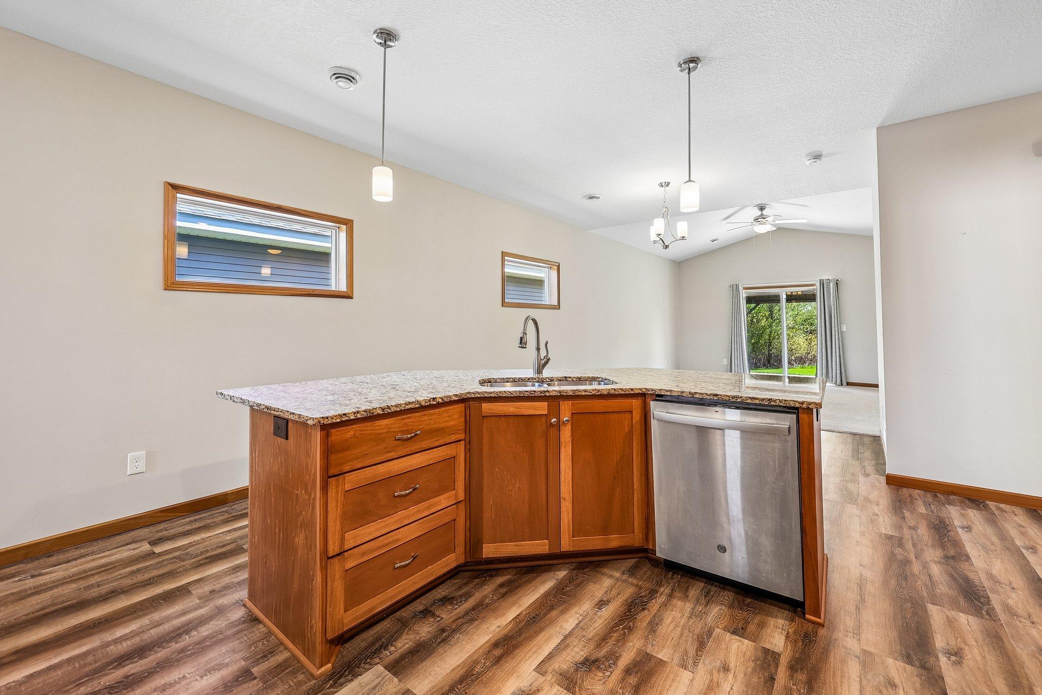 126 9th Avenue NE