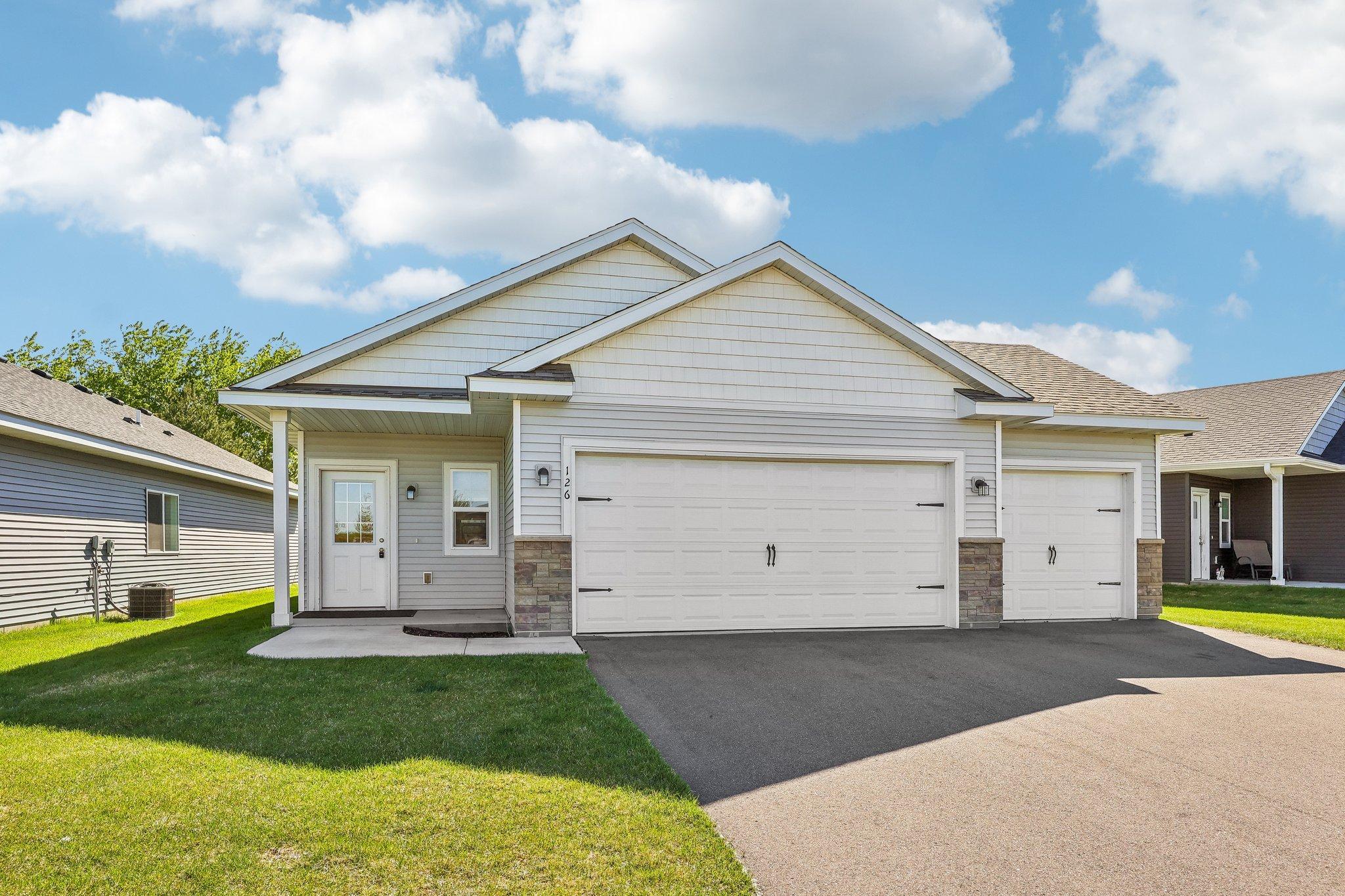 126 9th Avenue NE