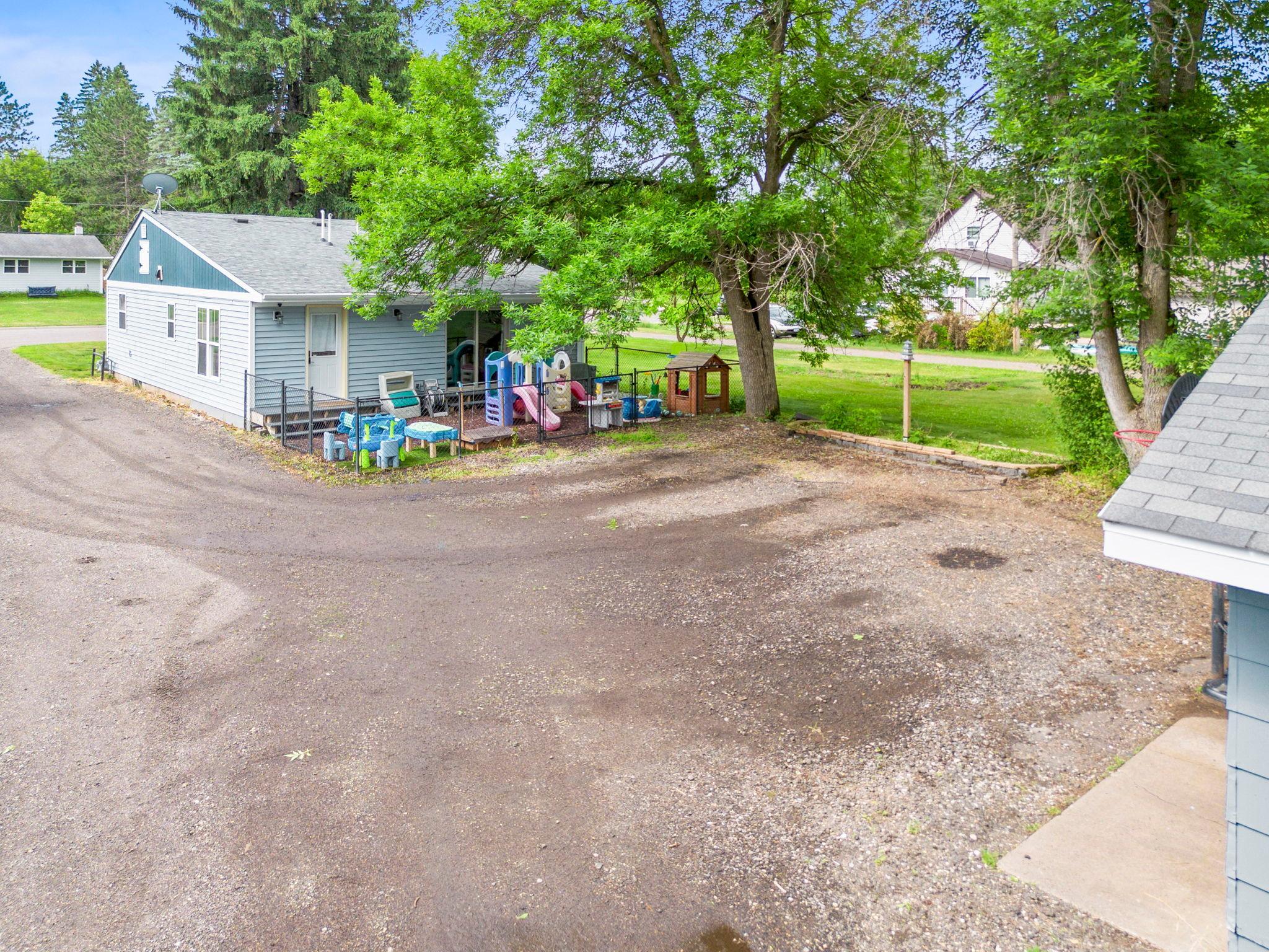 918 Maple Avenue E