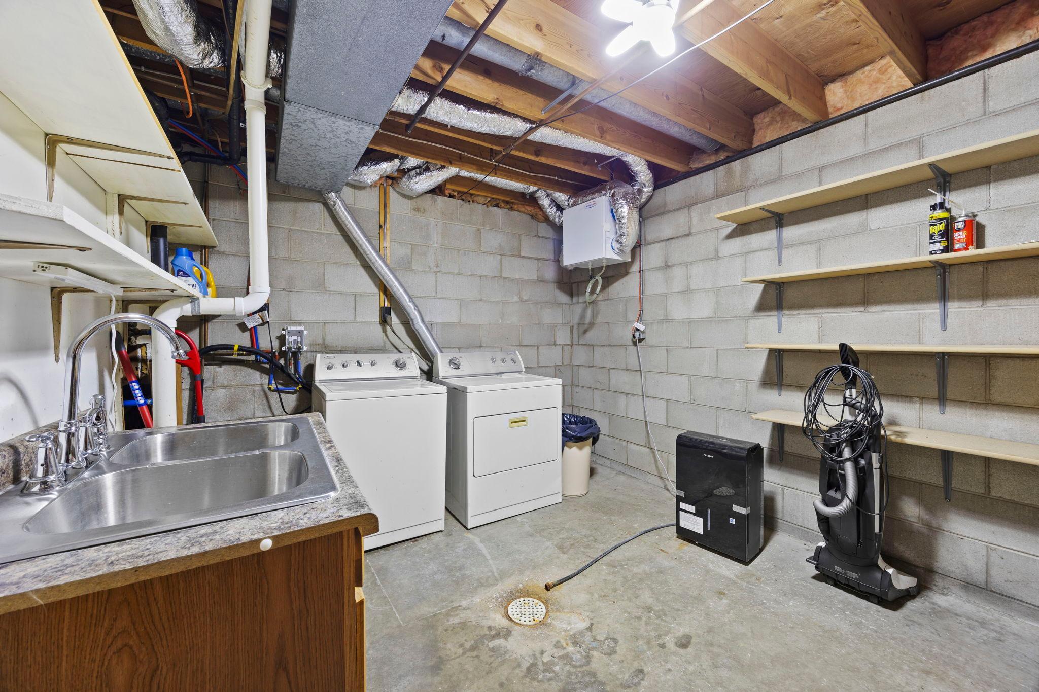475 Riverside Street