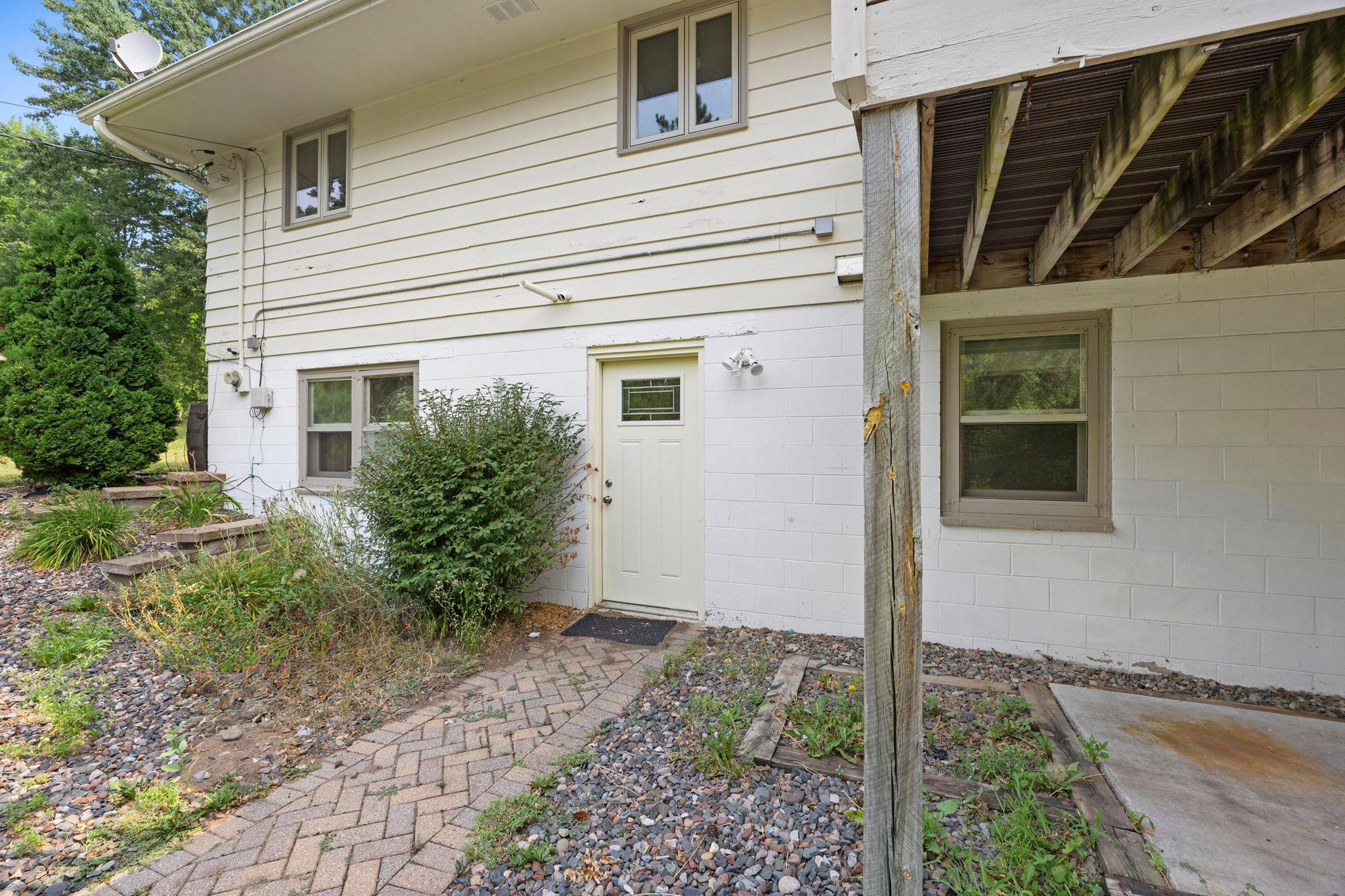 475 Riverside Street
