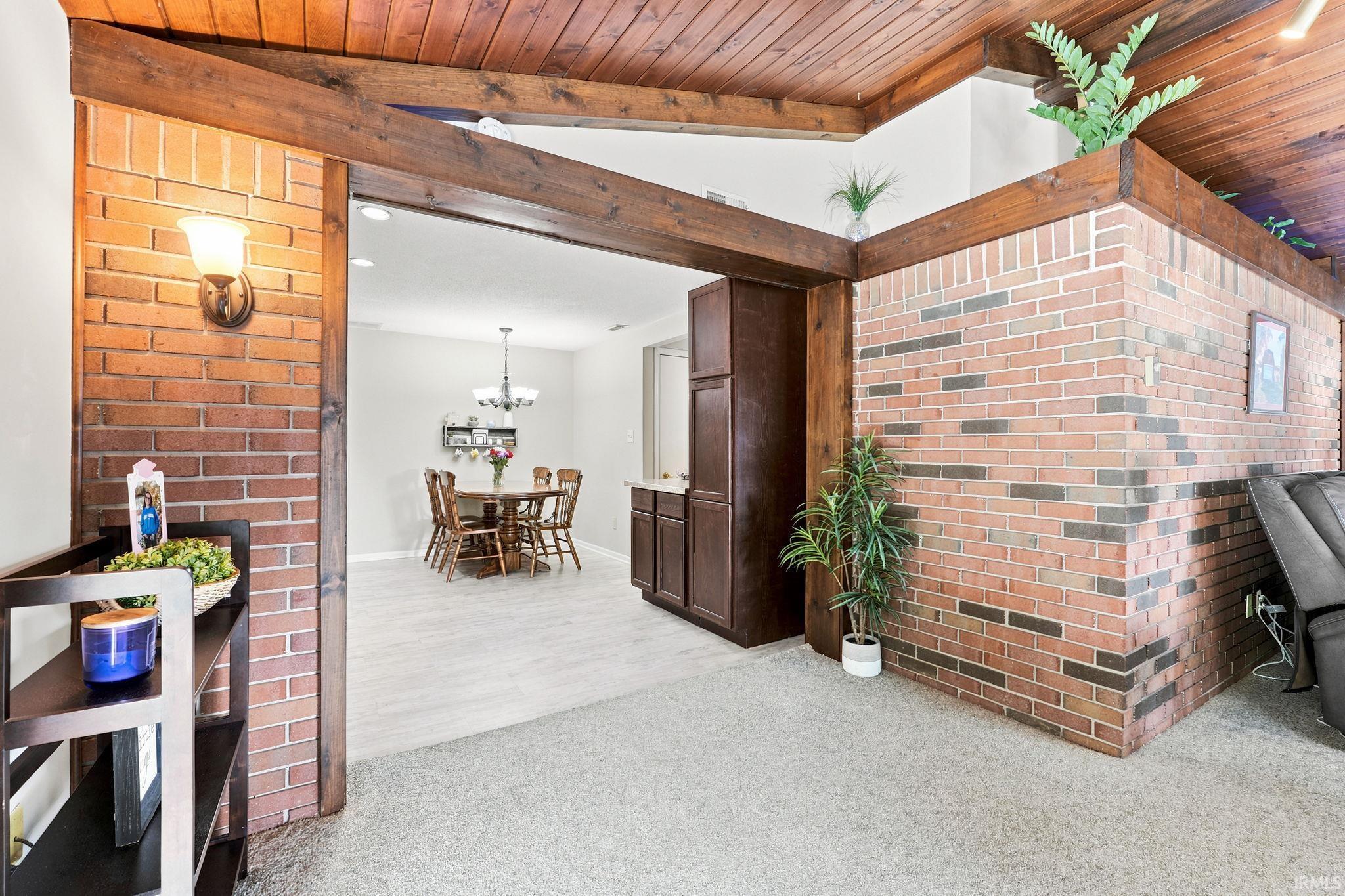 9411 Roberts Road