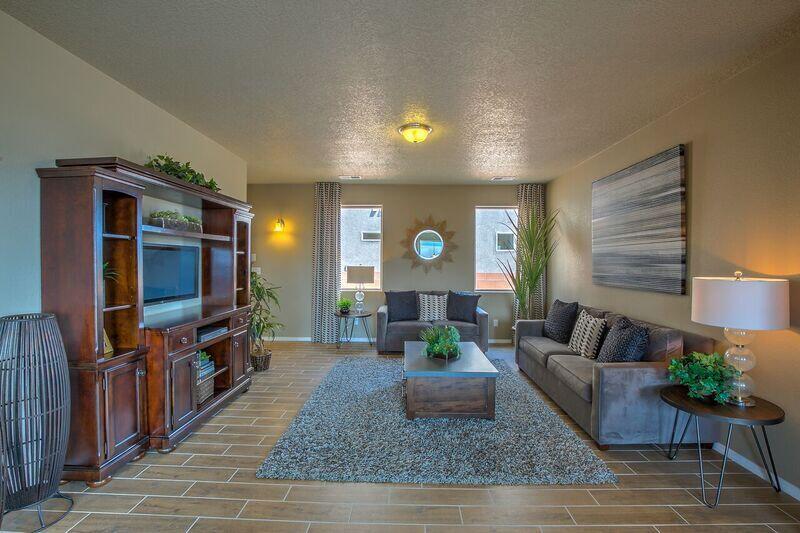 1051 Vallecito Loop NW