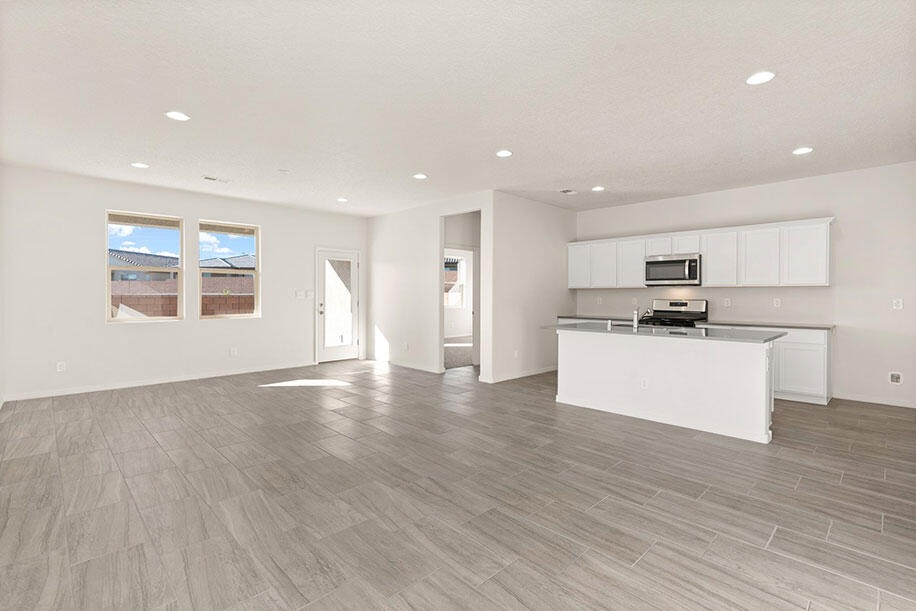 1012 Vallecito Loop NW