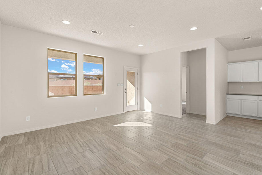1012 Vallecito Loop NW